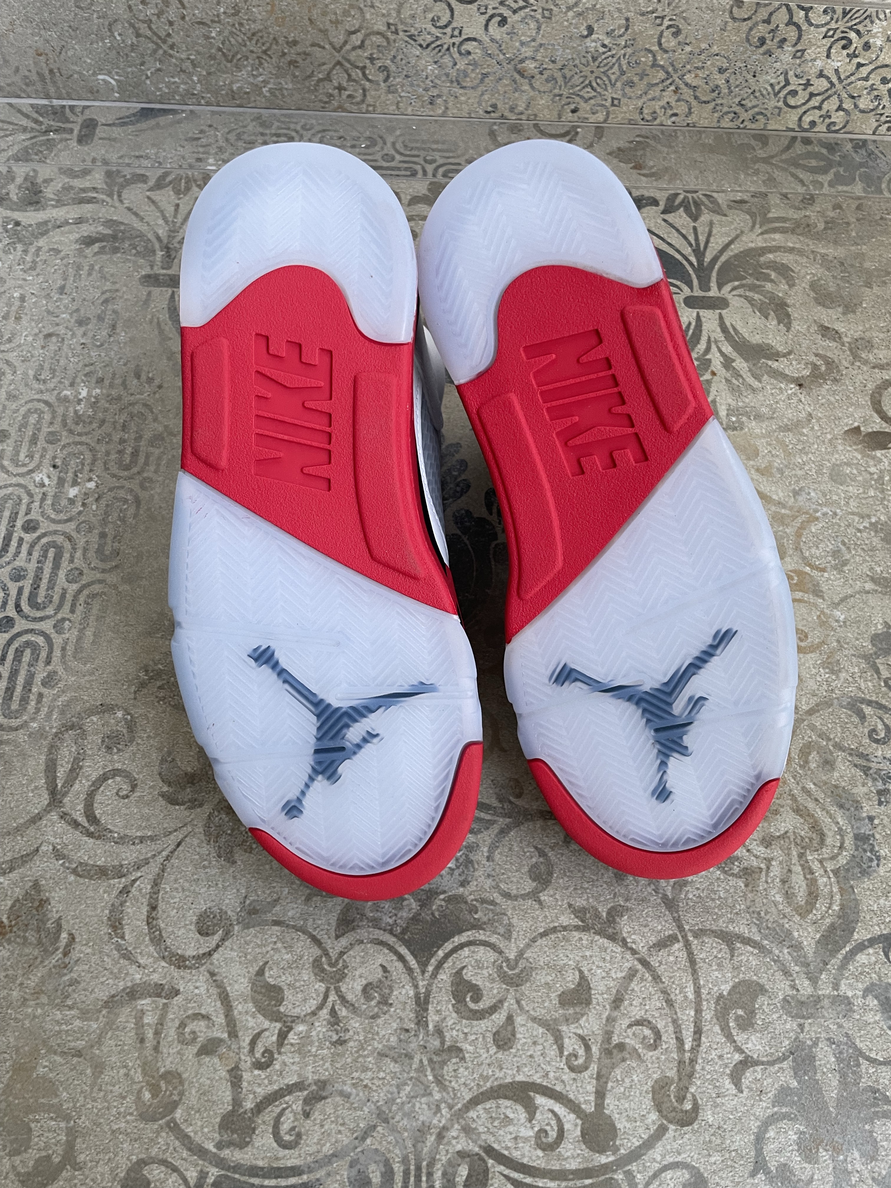 Air Jordan 5 OG 'Fire Red Black Tongue' (2025) photo 5
