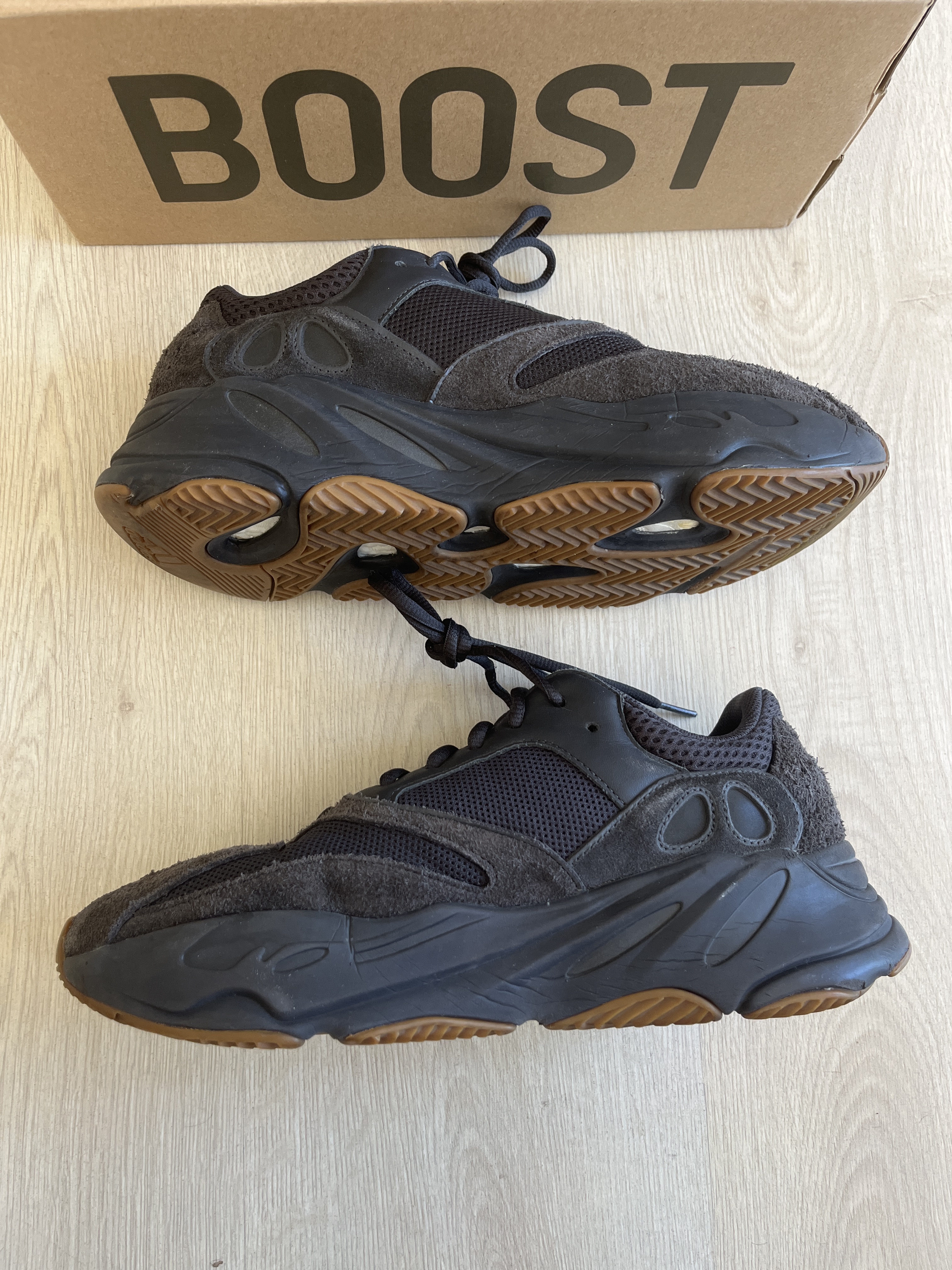 Yeezy Boost 700 'Utility Black' photo 2