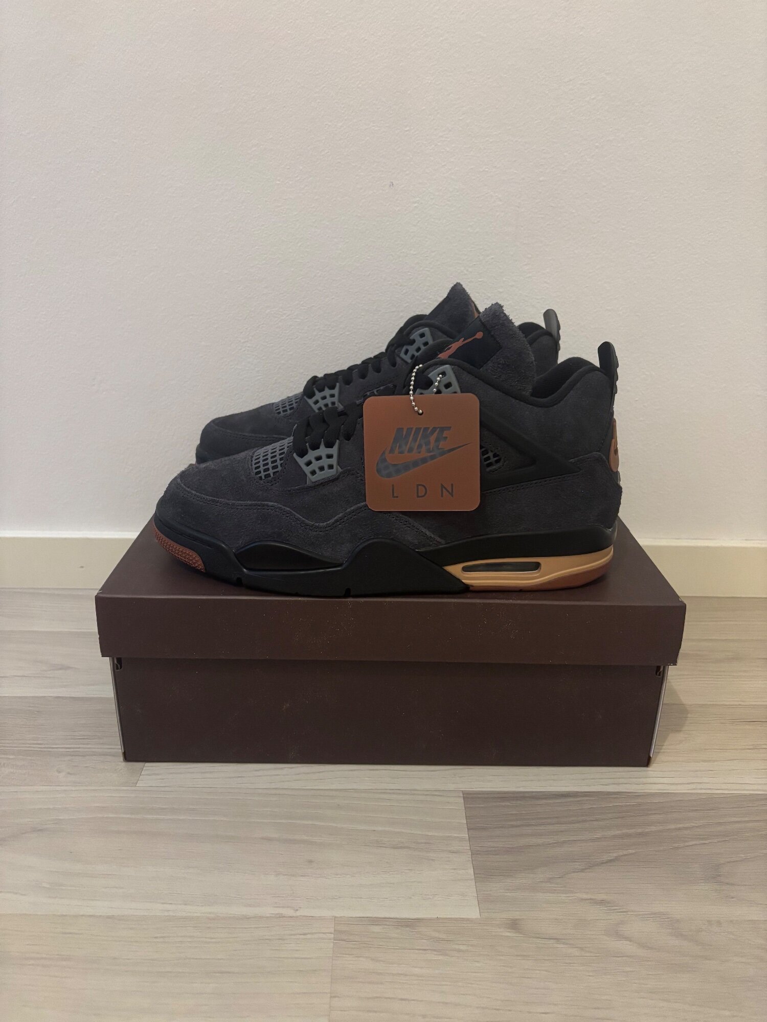 Air Jordan 4 'London Black' (2026) photo 5