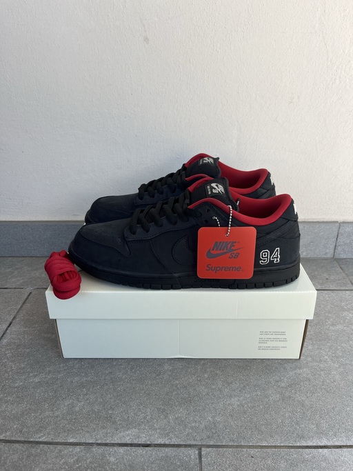 Nike SB x Supreme Dunk Low 'Black' (2025)