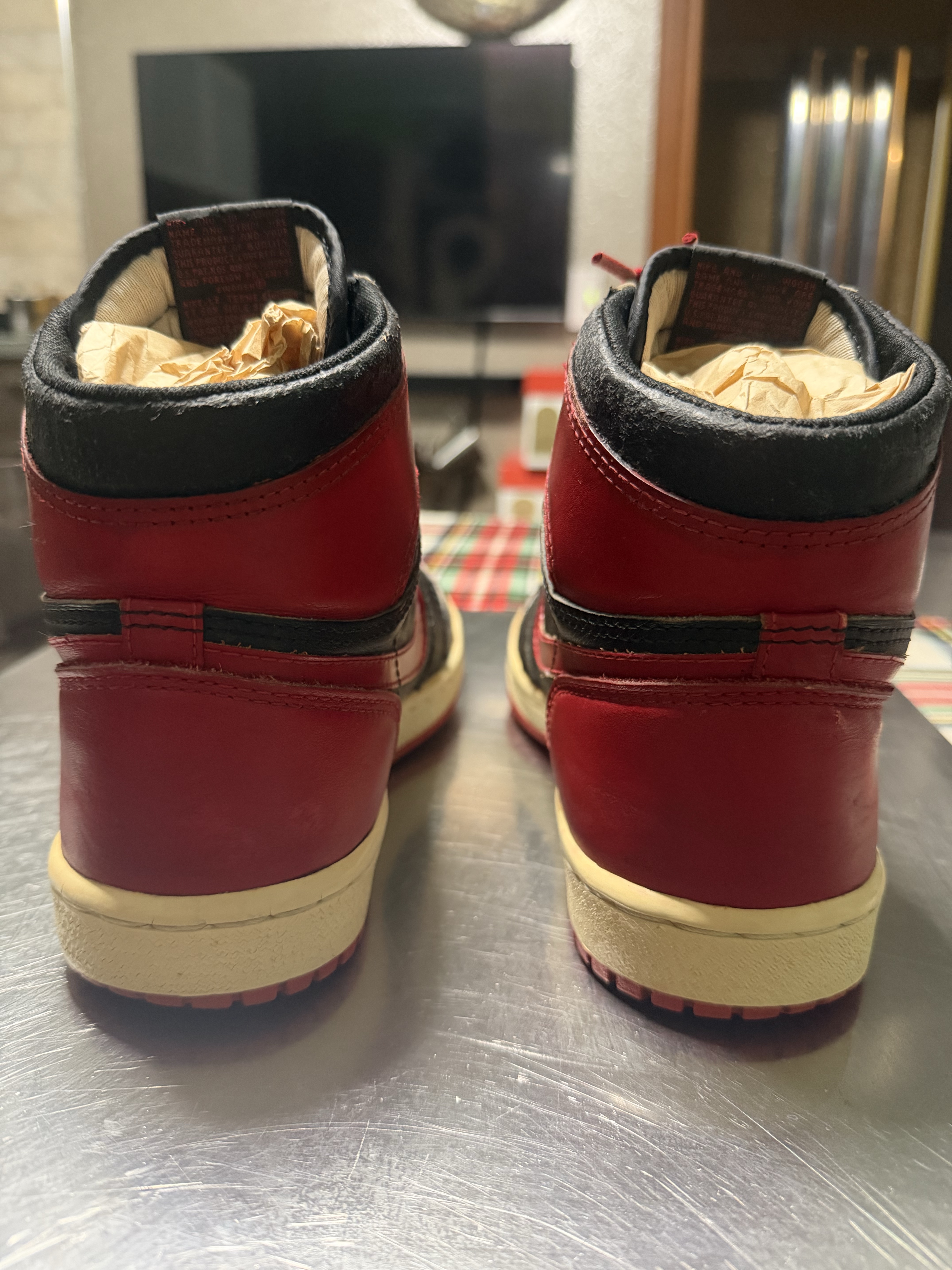 Air Jordan 1 OG 'Bred' (1985) photo 4