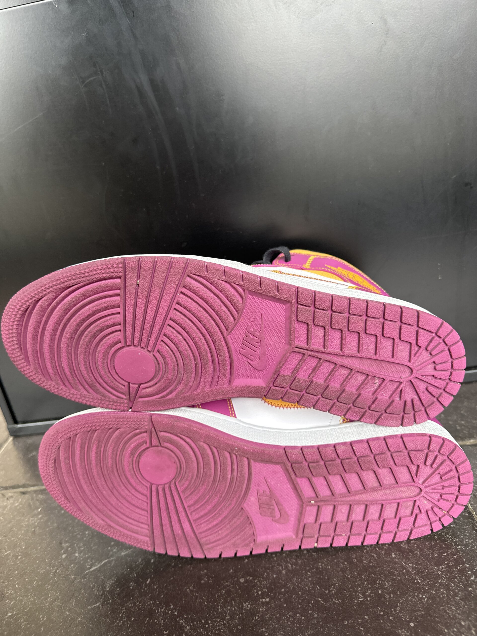 Air Jordan 1 Mid 'Dia De Los Muertos' (2020) photo 9