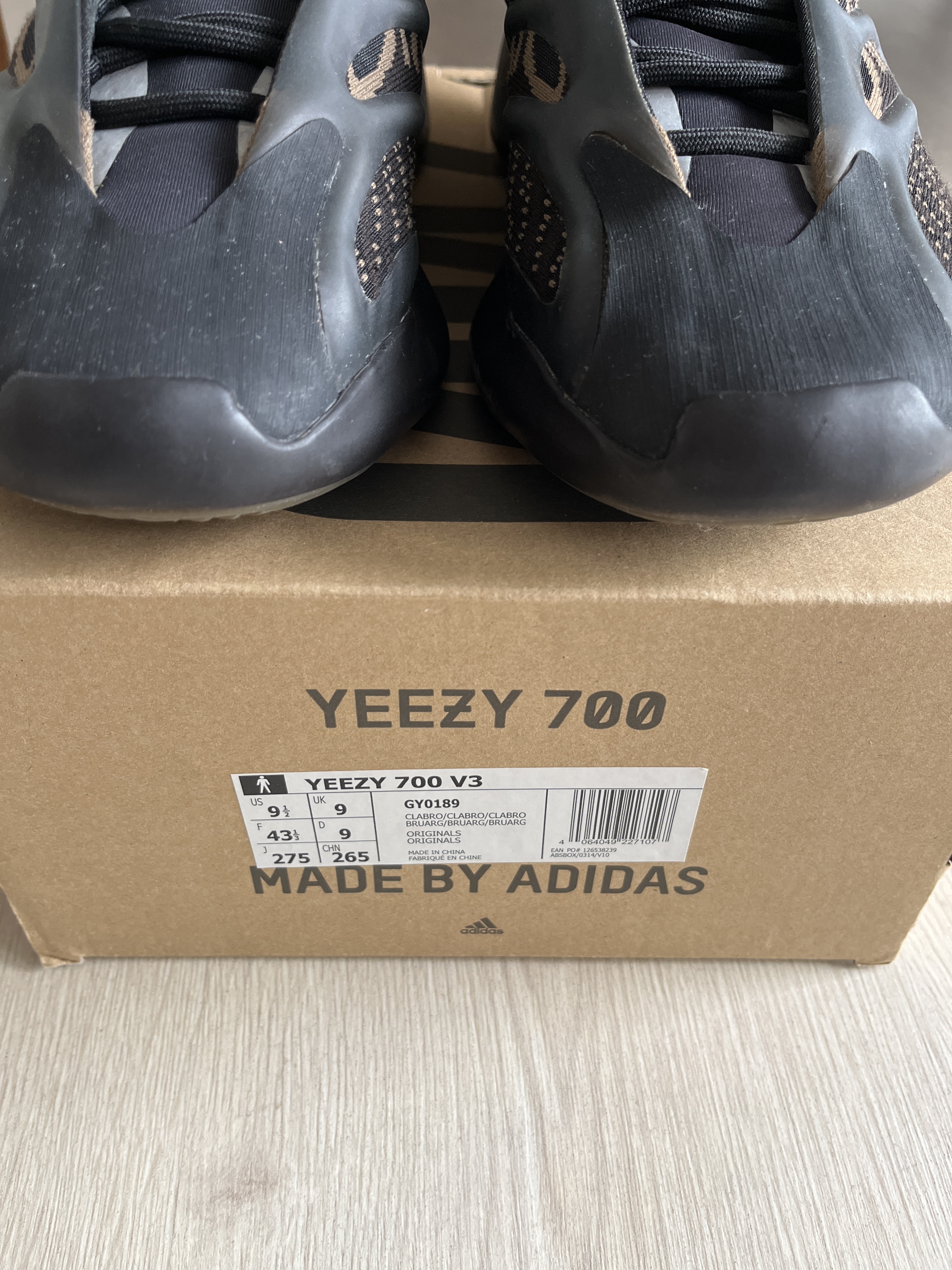 Yeezy 700 V3 'Clay Brown' (2020) photo 7