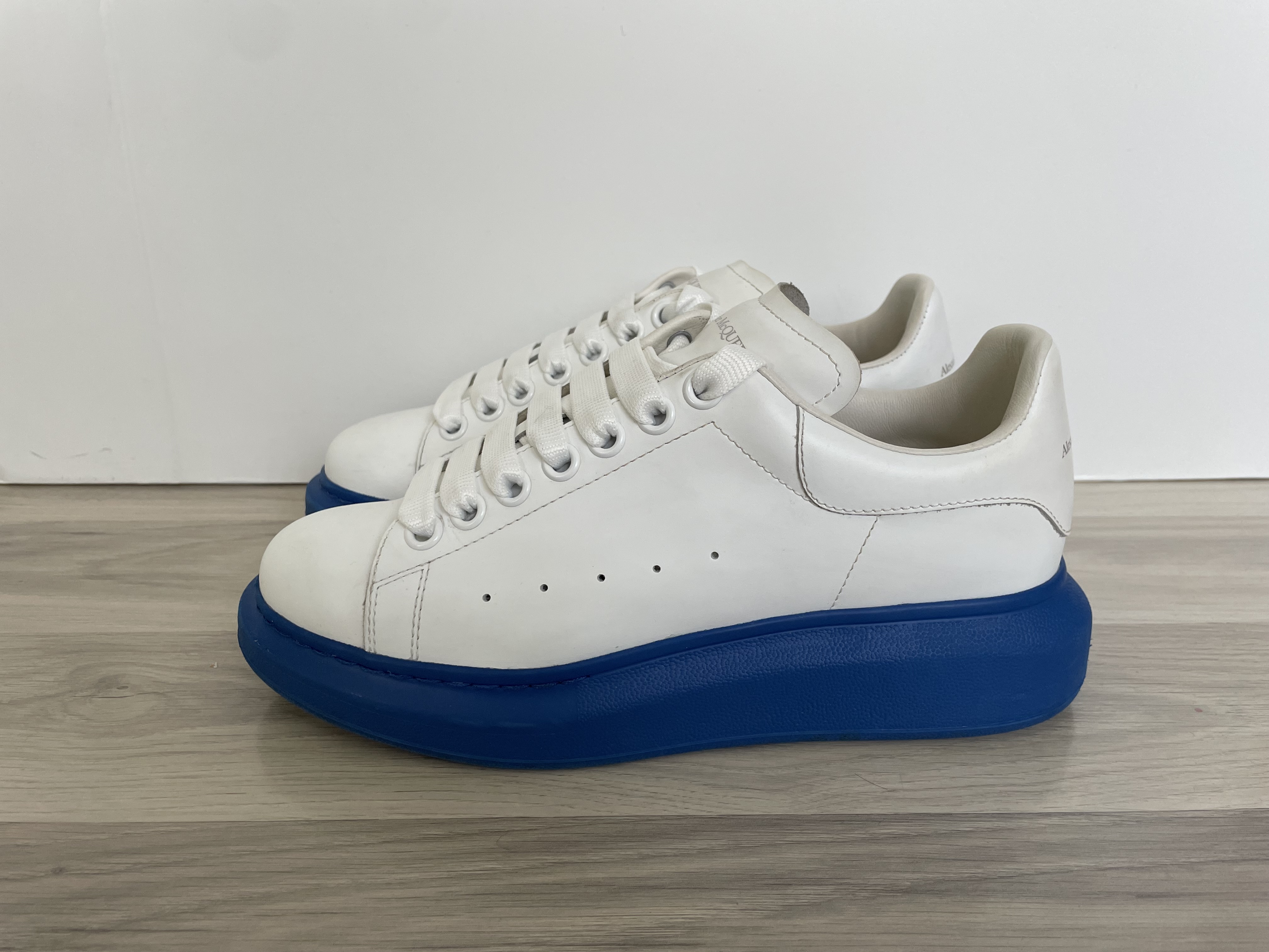 Luxury Alexander McQueen Oversized White photo 1