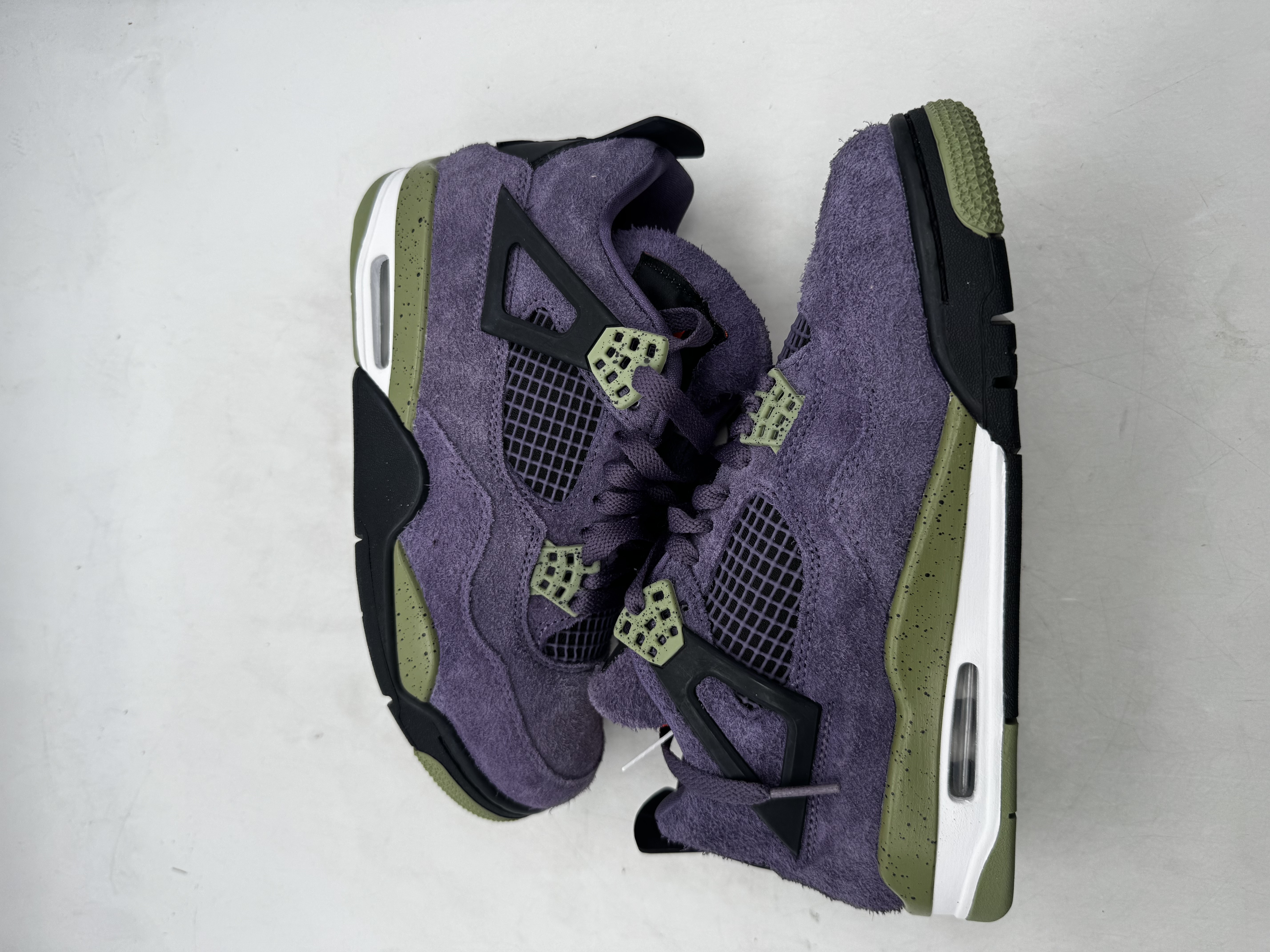 Air Jordan 4 WMNS 'Canyon Purple' (2022) photo 3