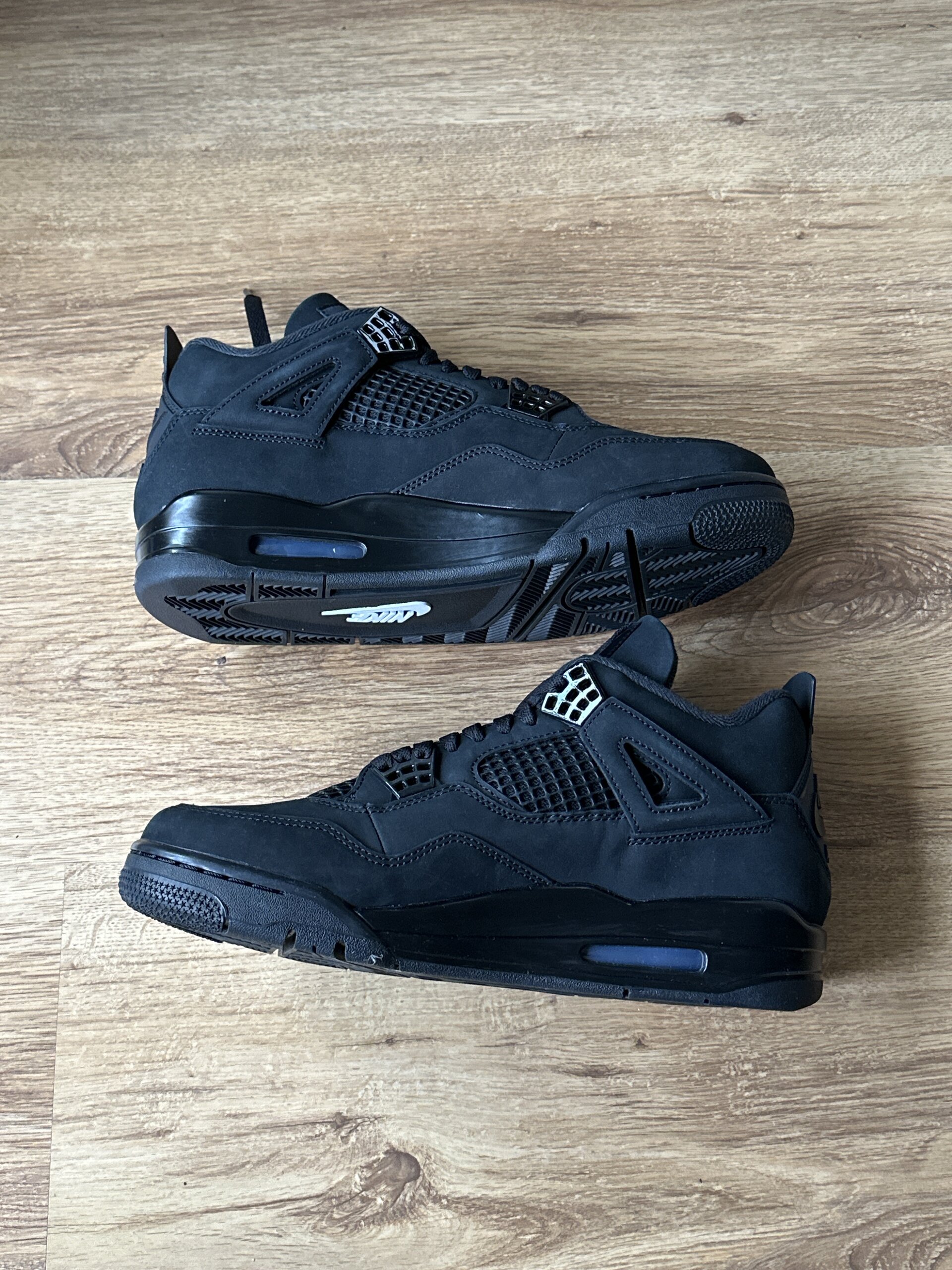 Air Jordan 4 Retro 'Black Cat' (2025) photo 2