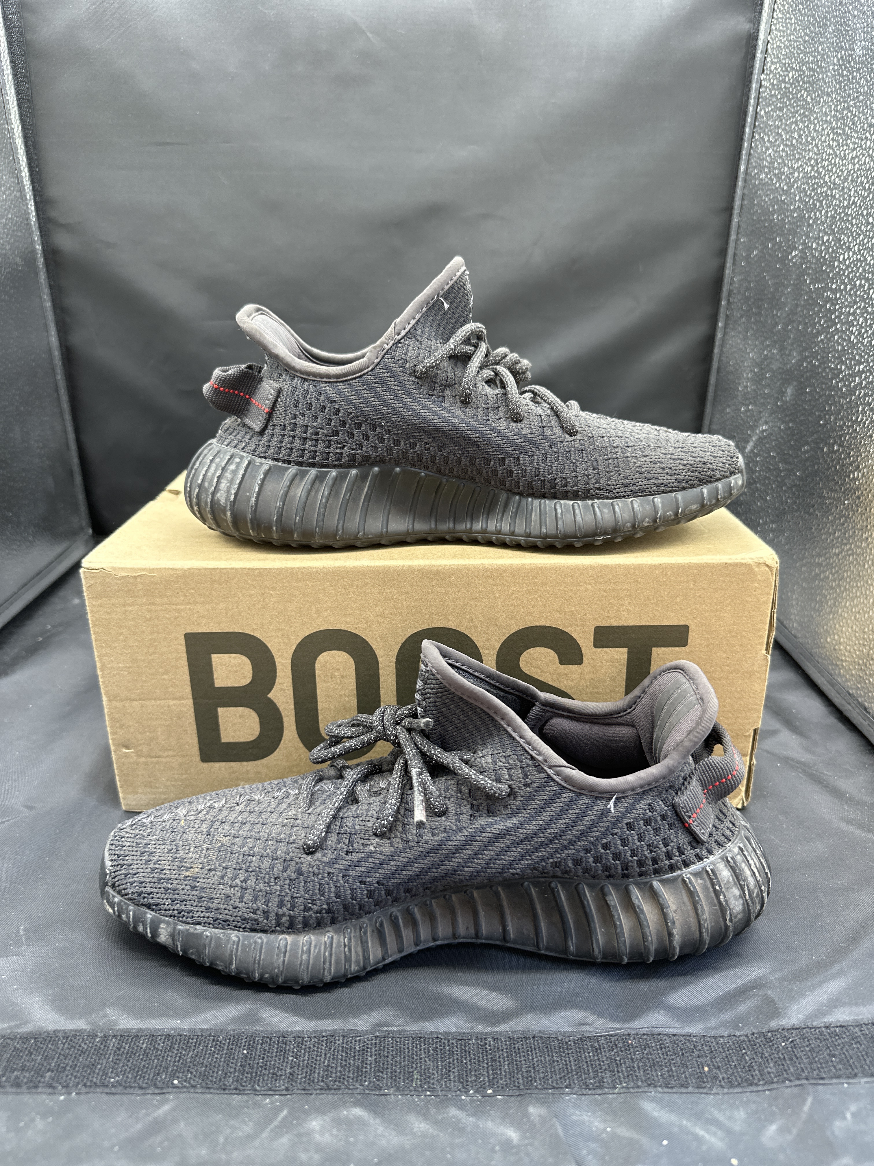 Yeezy Boost 350 V2 'Black' (Non-Reflective) (2019) photo 2