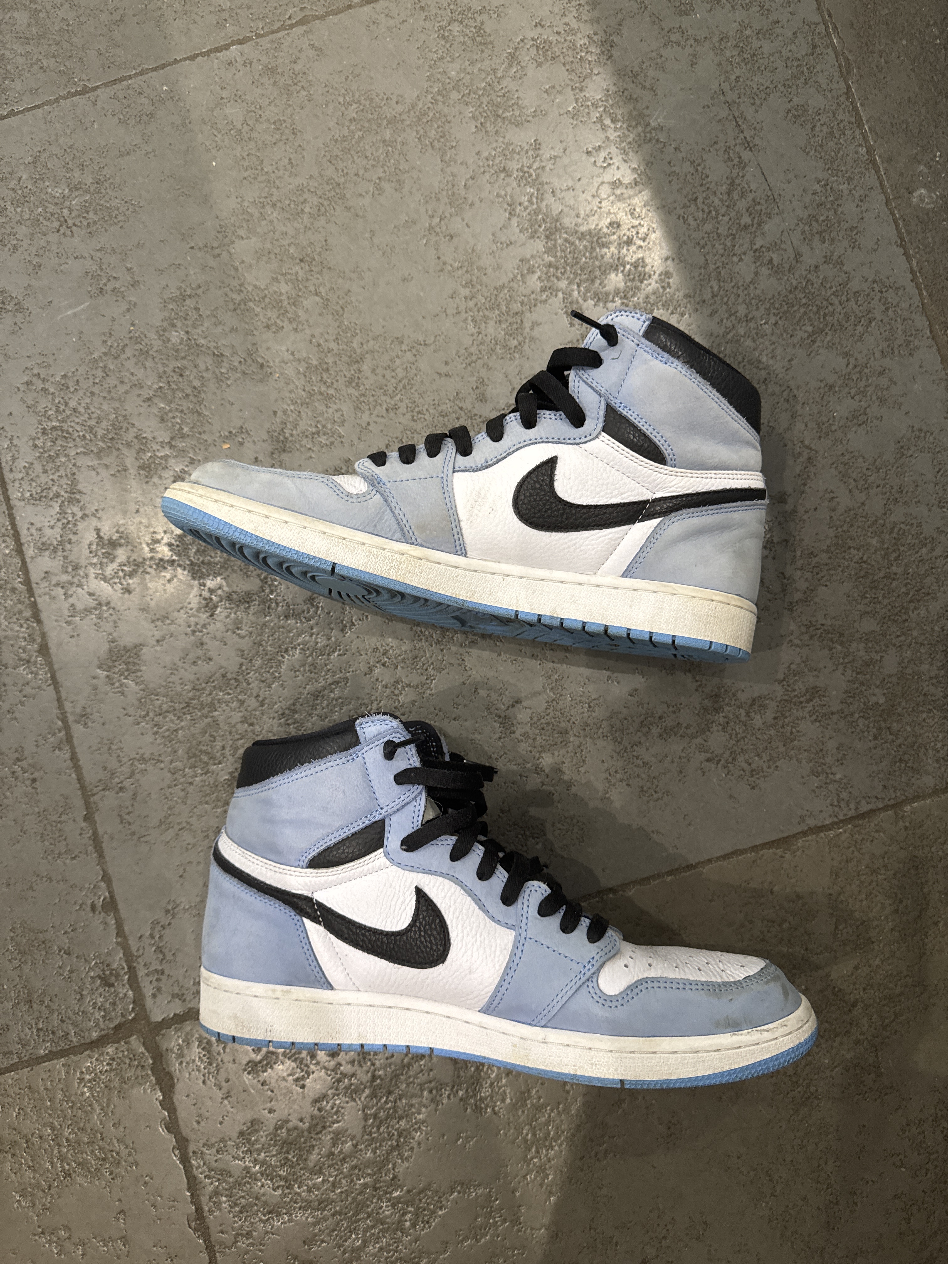 Air Jordan 1 Retro High 'White University Blue' (2021) photo 2
