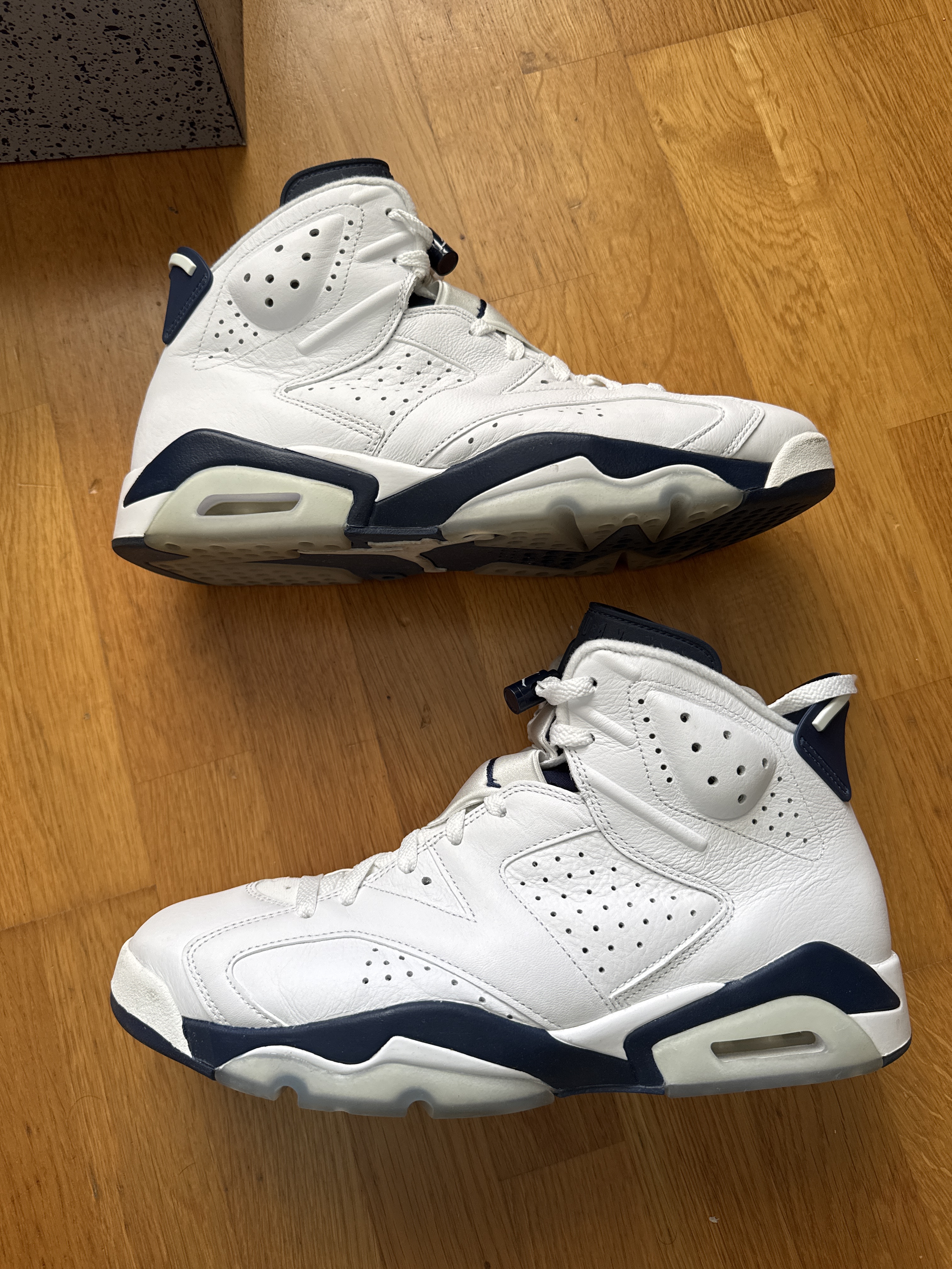 Air Jordan 6 Midnight Navy (2021) photo 2