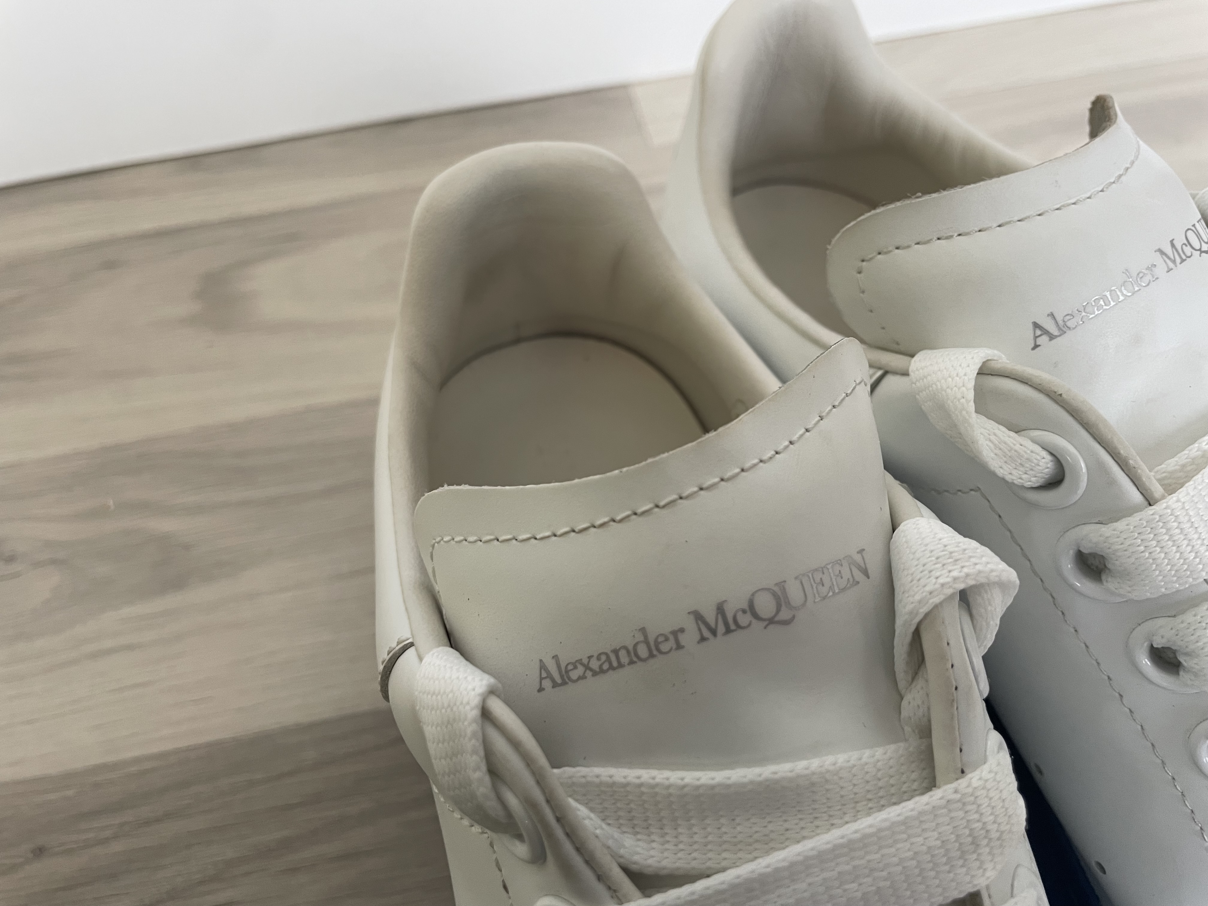 Luxury Alexander McQueen Oversized White photo 4