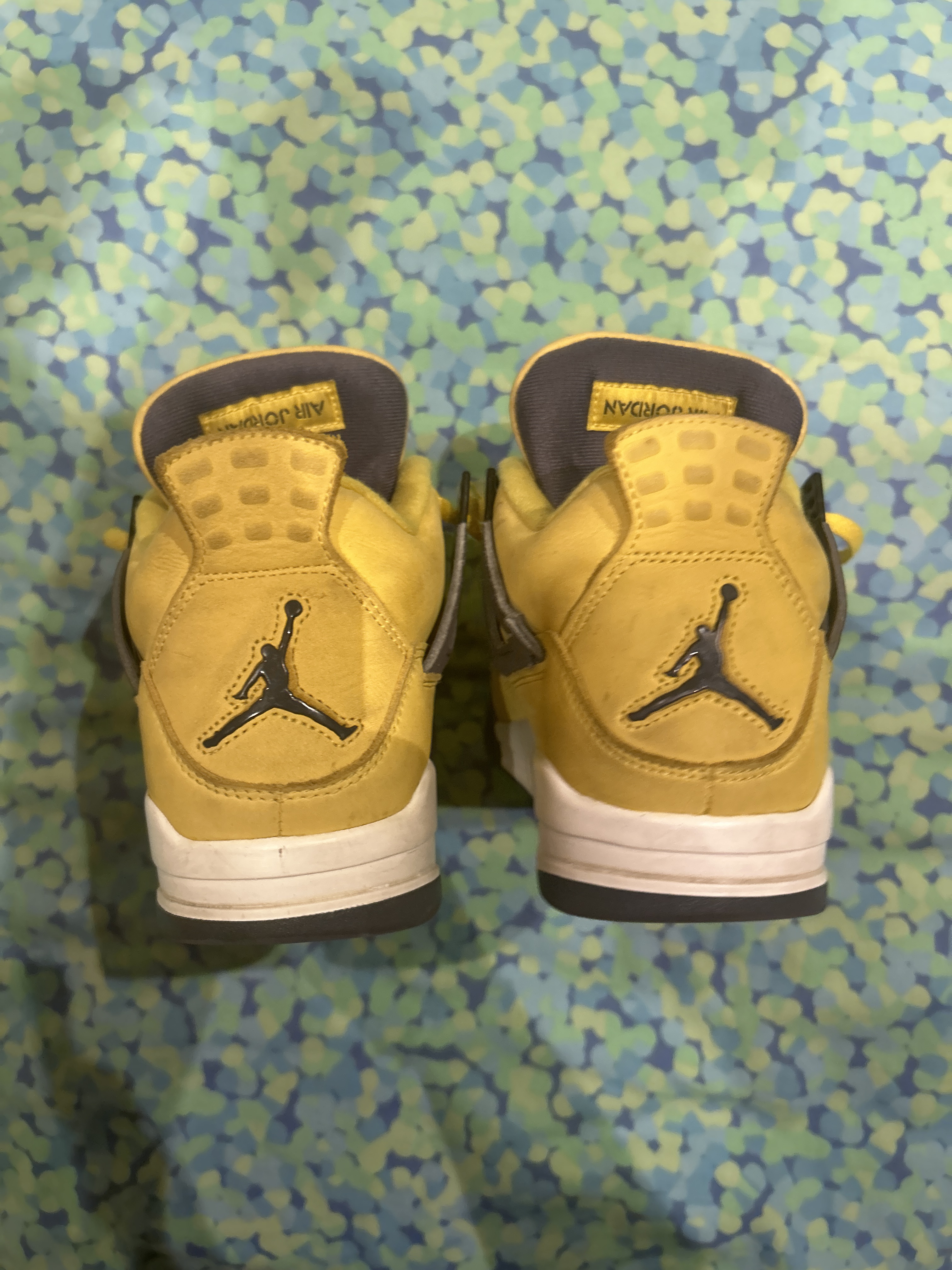 Air Jordan 4 Retro 'Lightning' (2021) photo 4