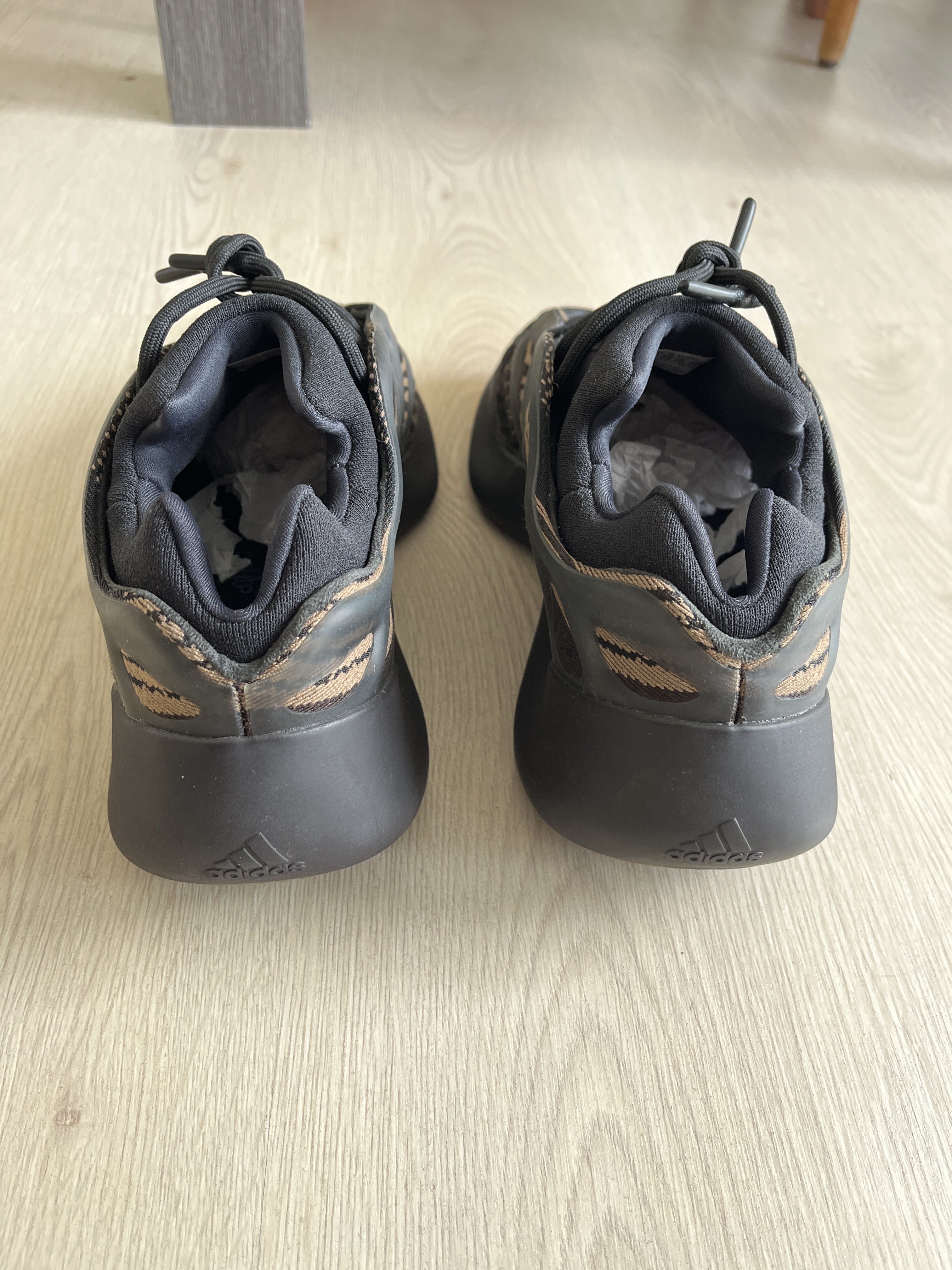 Yeezy 700 V3 'Clay Brown' (2020) photo 4