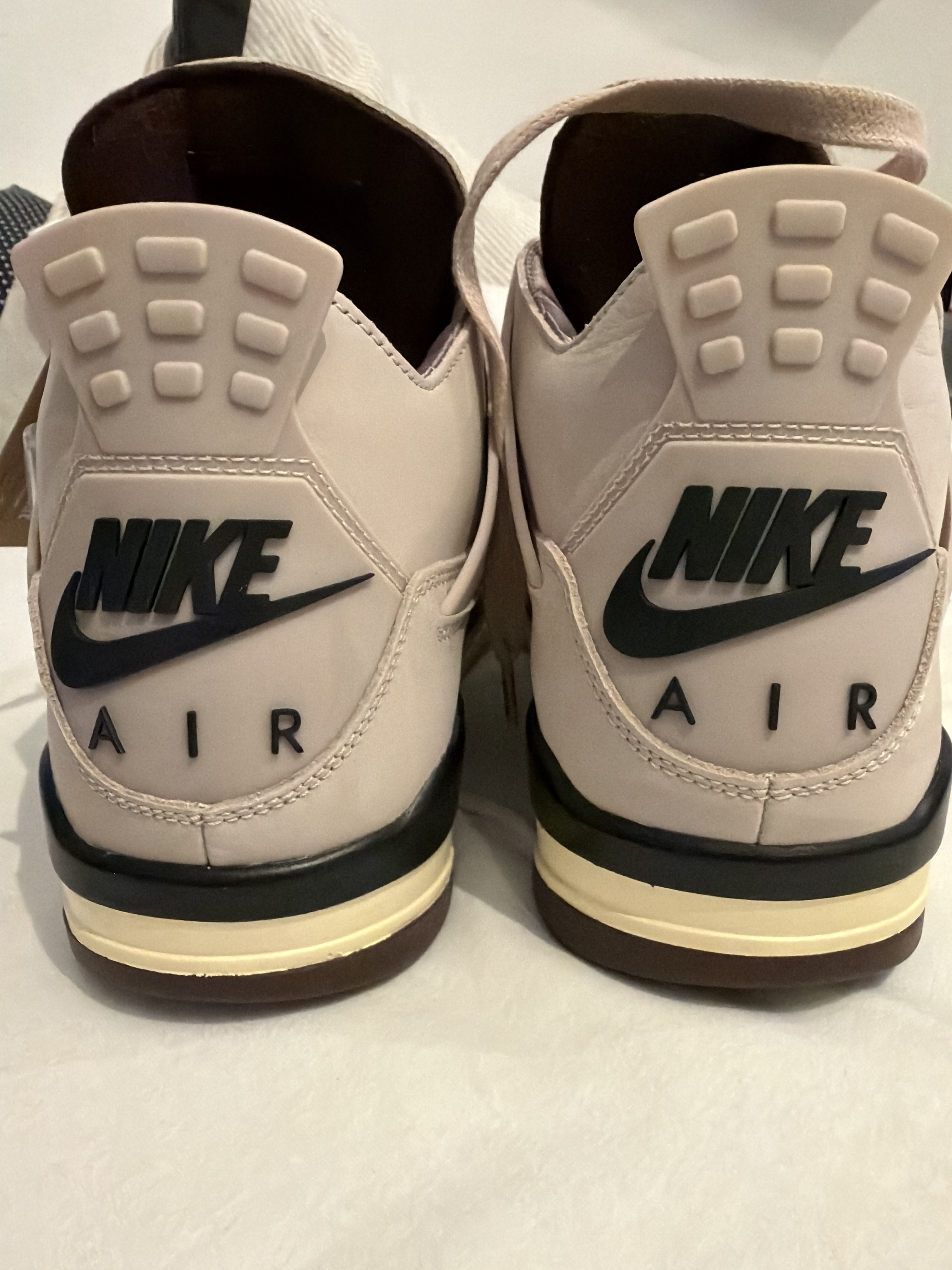 Air Jordan 4 x A Ma Maniére 4 Retro OG SP WMNS 'Fossil Stone' (2024) photo 4