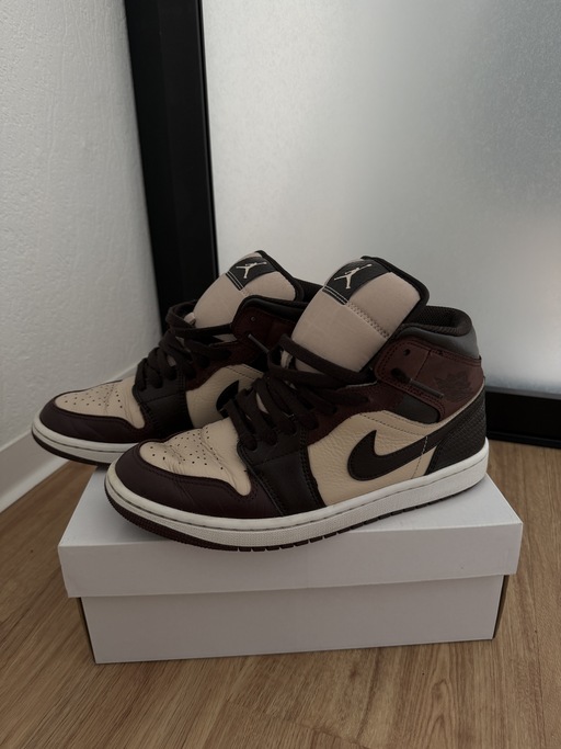 Air Jordan 1 Mid SE 'Paris YMCA' (2024)