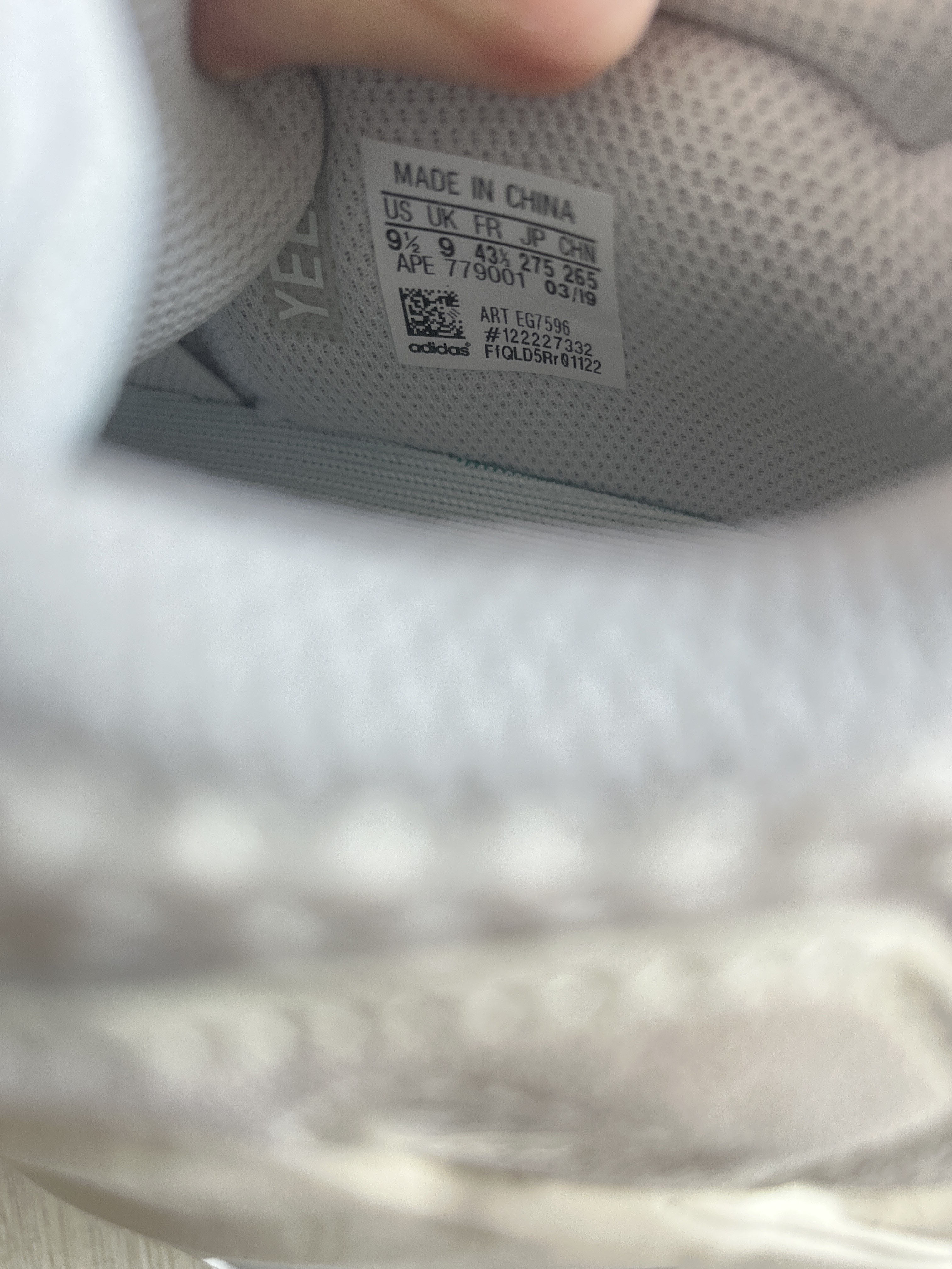 Yeezy Boost 700 'Analog' photo 6