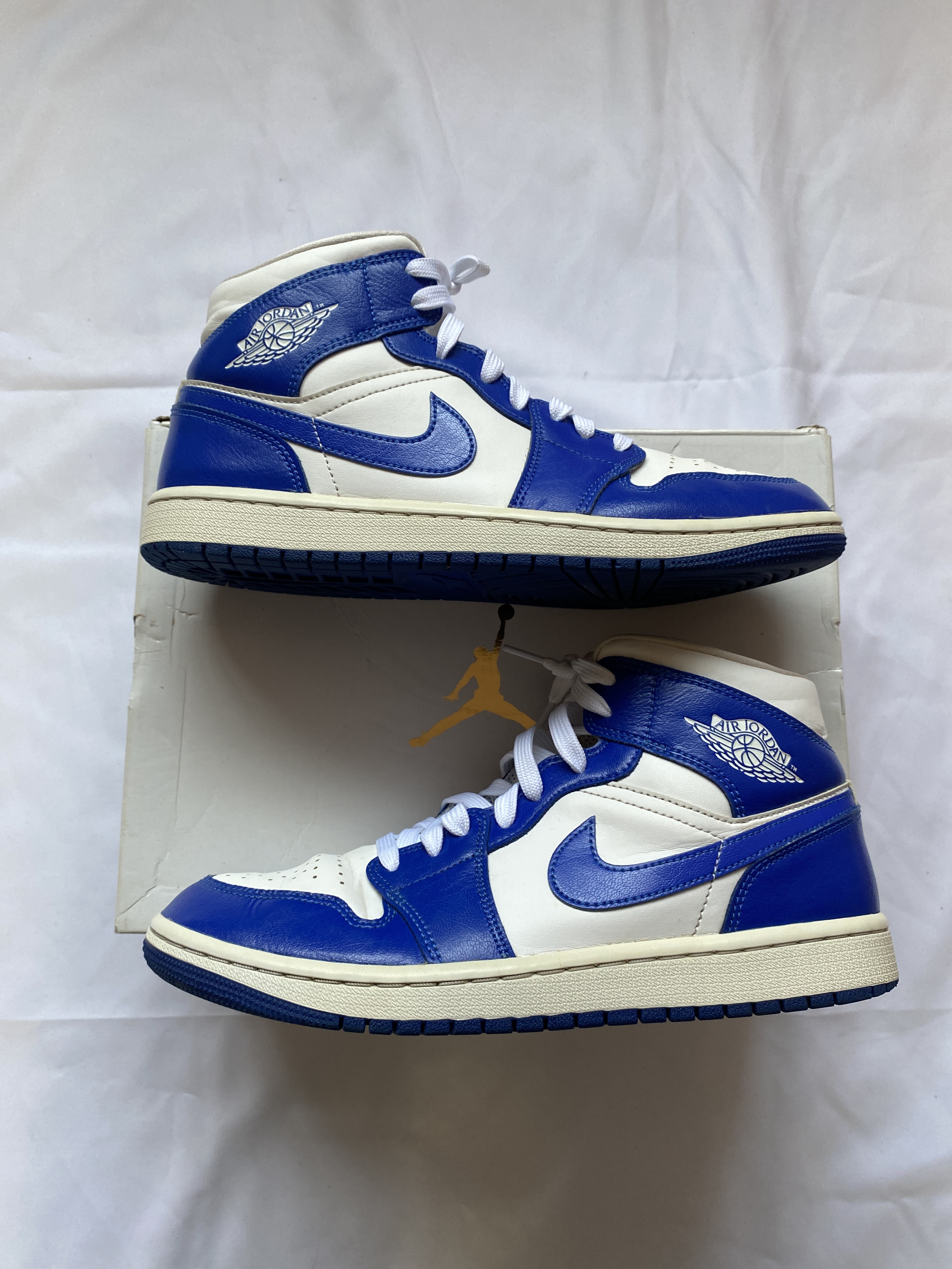 Air Jordan 1 Mid WMNS 'Kentucky' (2021) photo 1