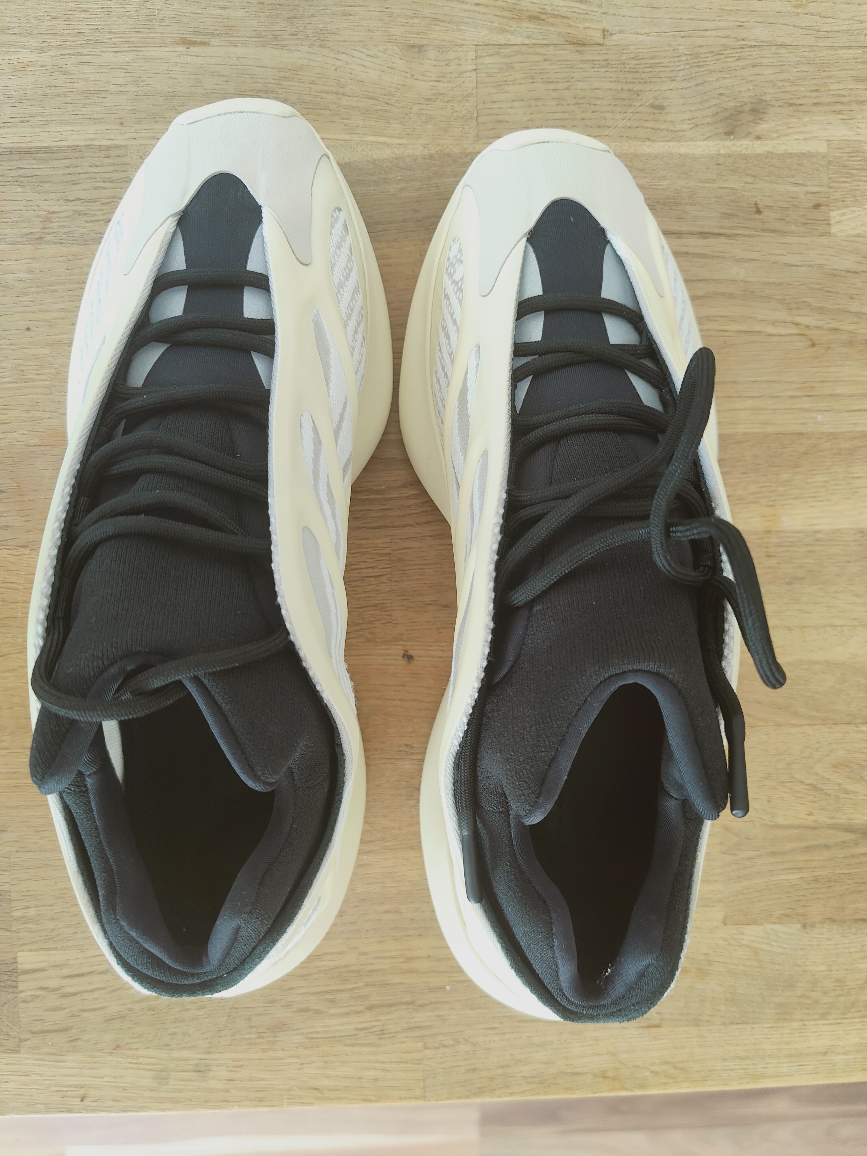 Yeezy 700 V3 'Azael' photo 3