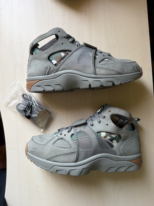 Nike x Corteiz Air Trainer Huarache 'Gully Grey' (2024)