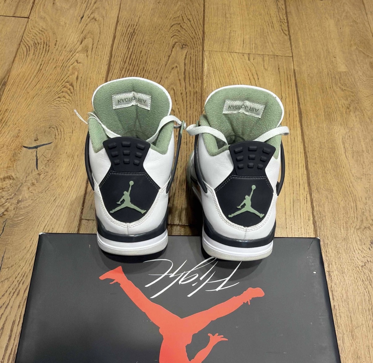 Air Jordan 4 WMNS 'Seafoam' (2023) photo 4
