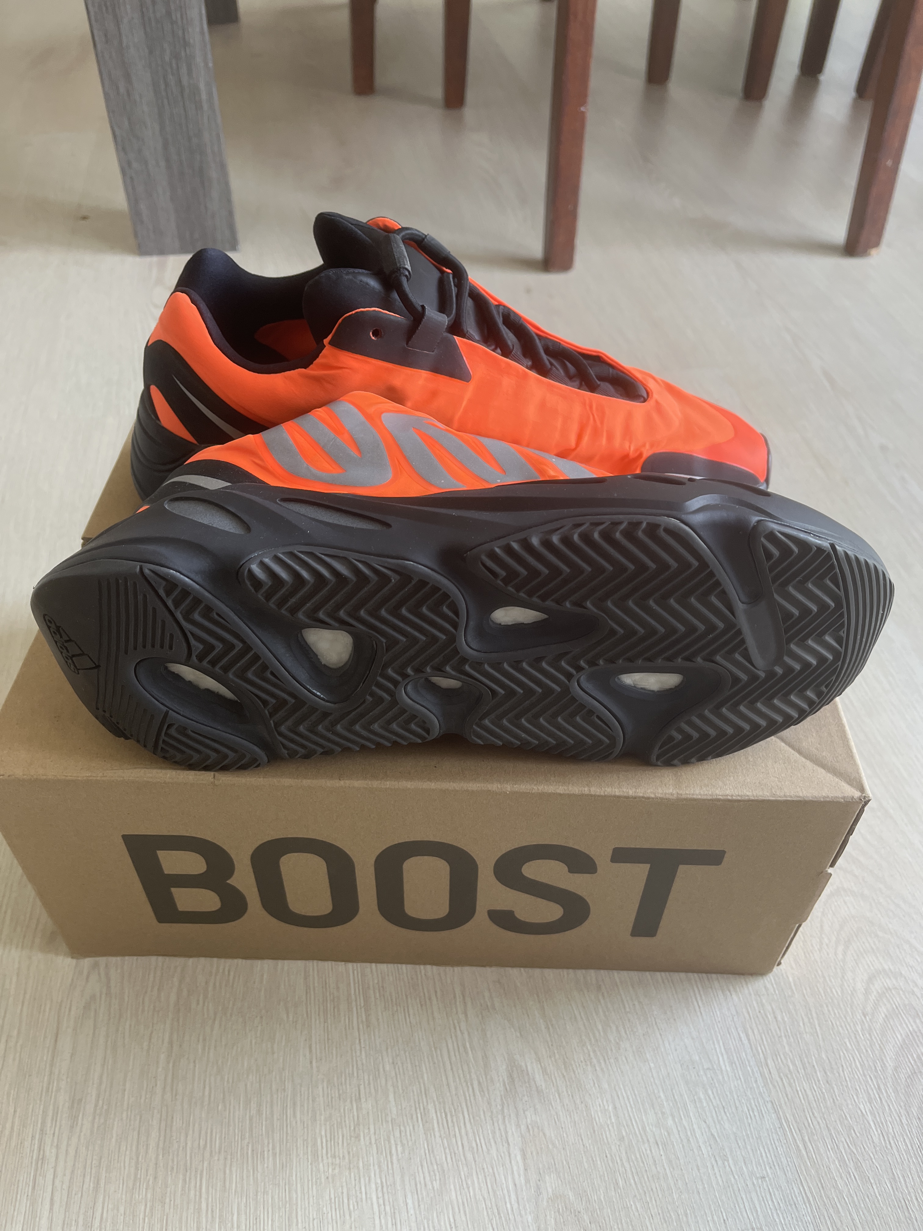 Yeezy Boost 700 MNVN Orange (2020) photo 8