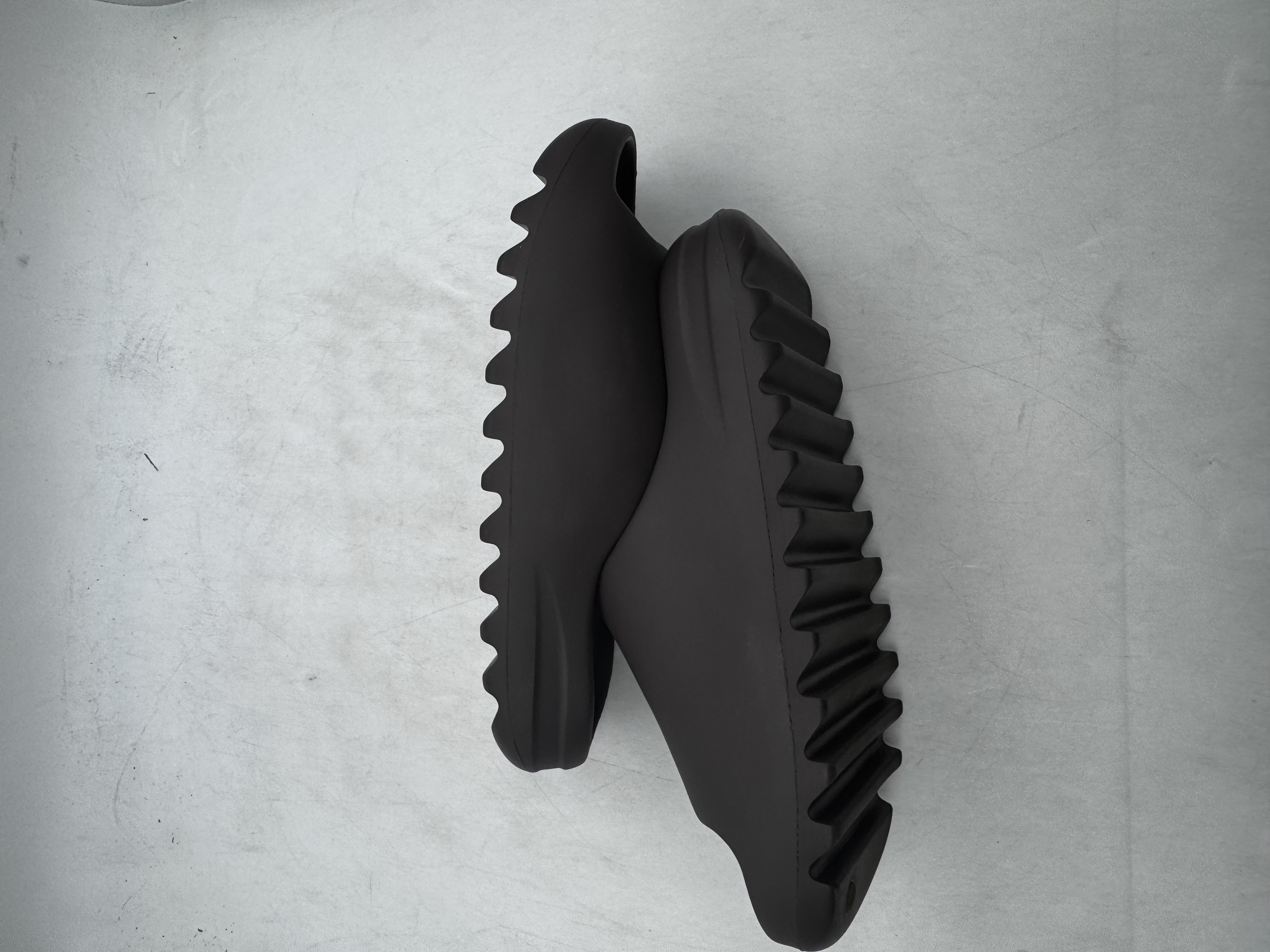 Yeezy Slide 'Soot' photo 8