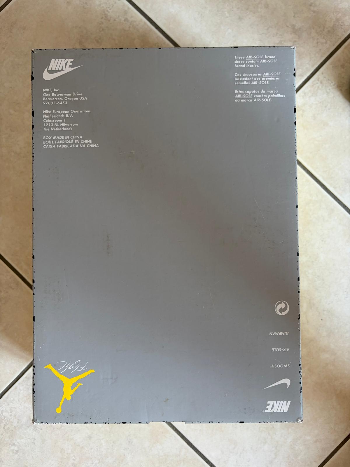 Air Jordan 4 Retro 'Lightning' (2021) photo 8