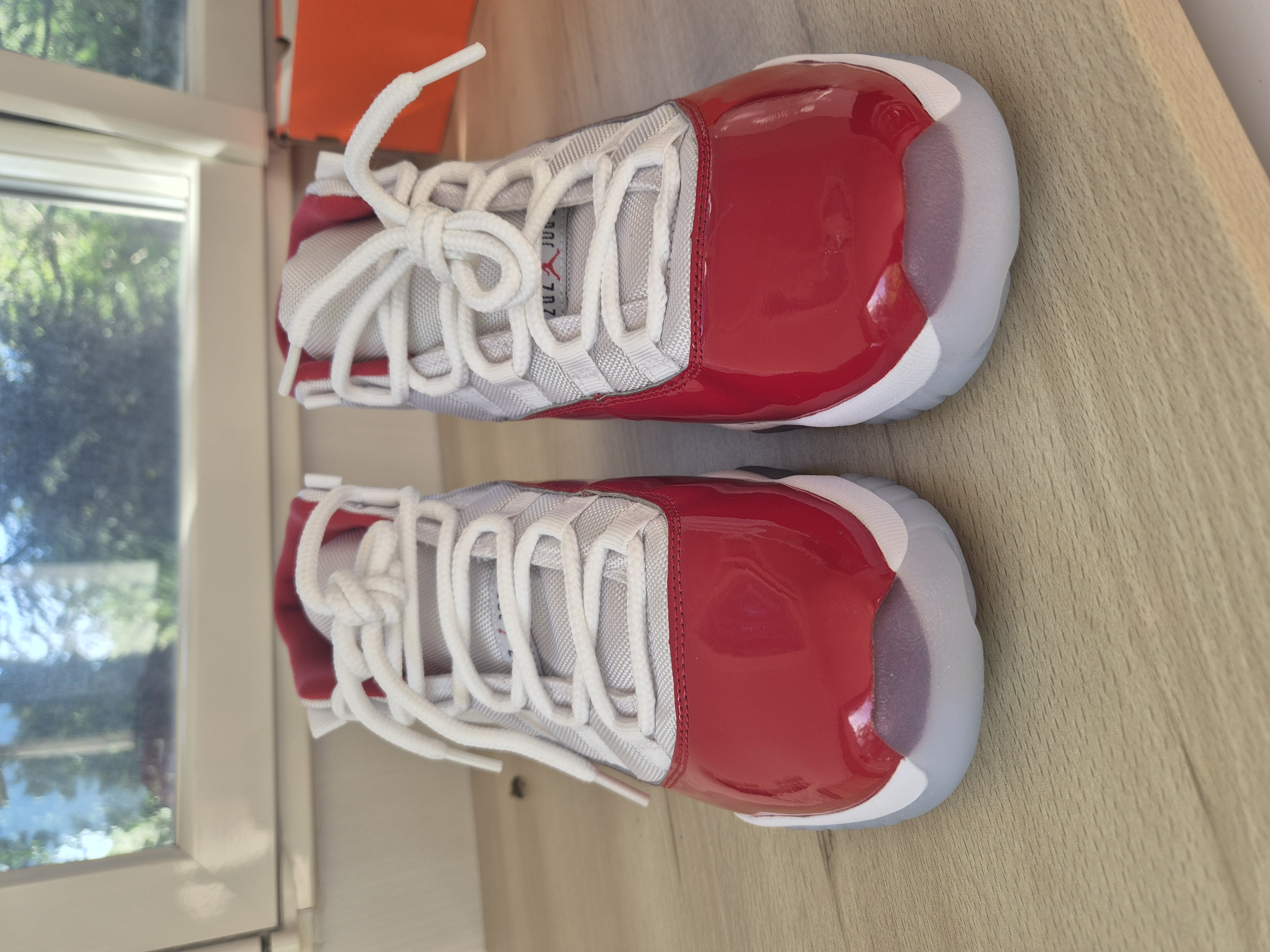 Air Jordan 11 'Cherry' (2022) photo 5