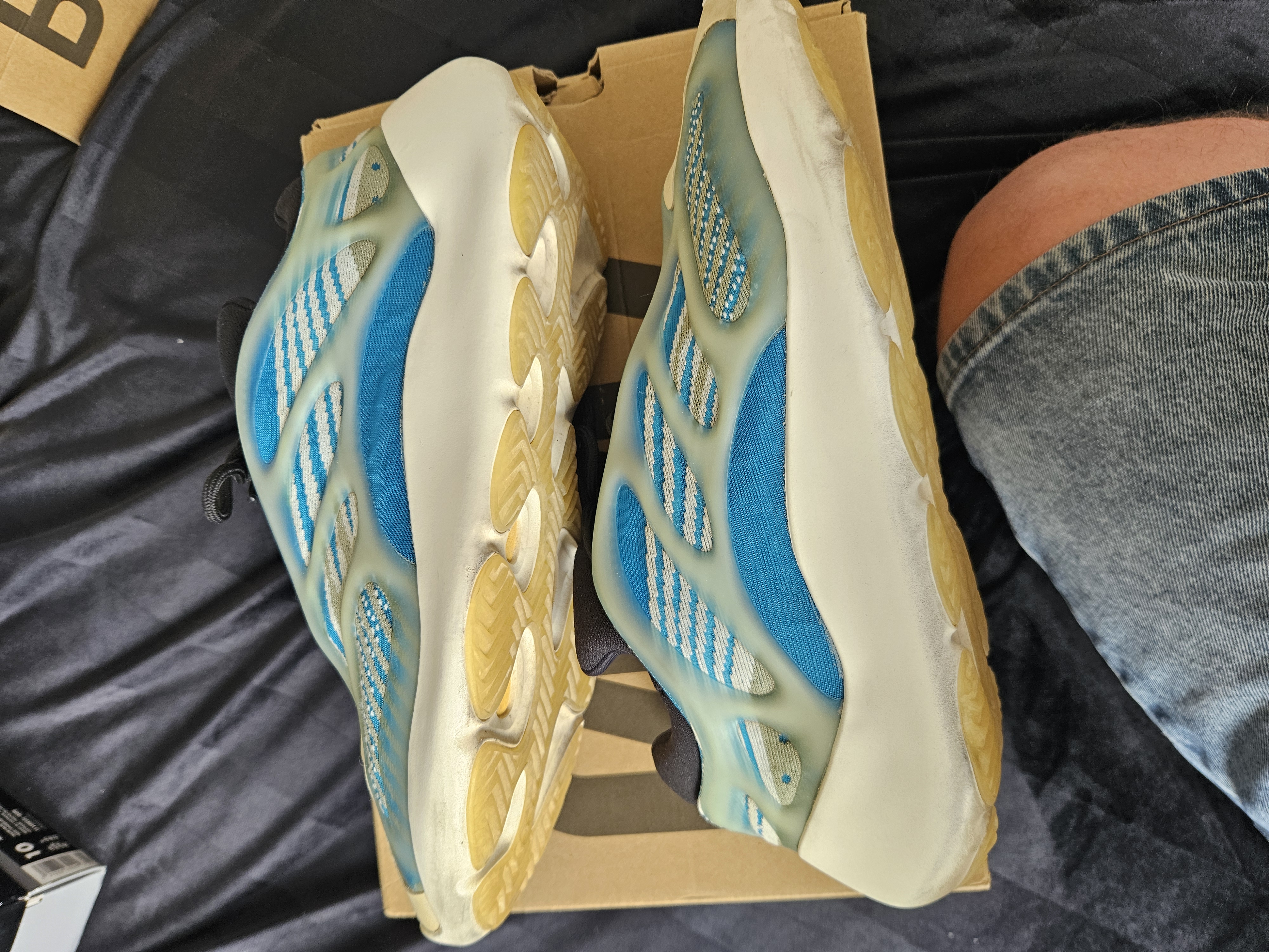 Yeezy 700 V3 'Arzareth' (2020) photo 1