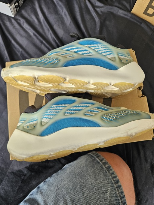 Yeezy 700 V3 'Arzareth' (2020)