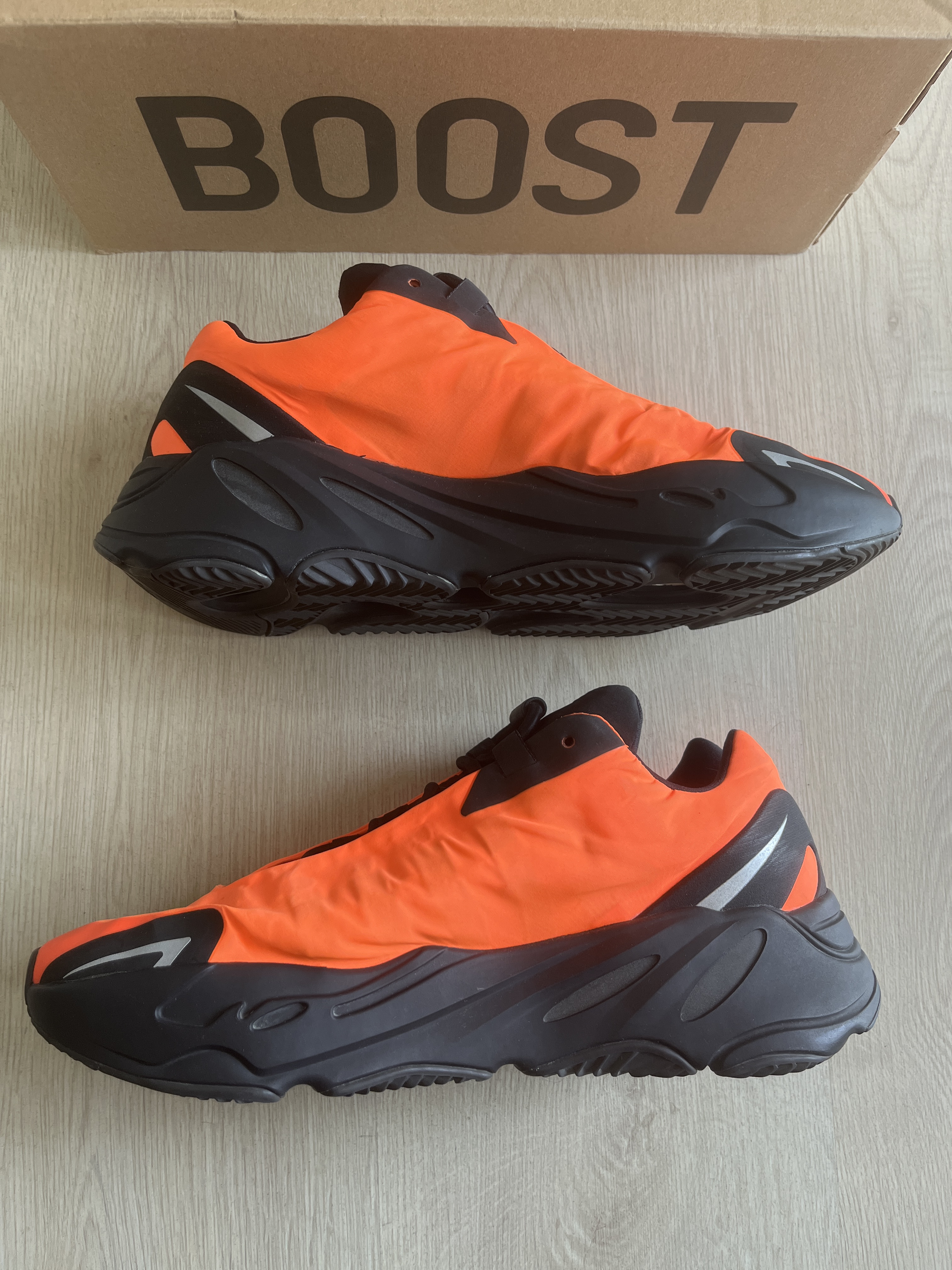 Yeezy Boost 700 MNVN Orange (2020) photo 2