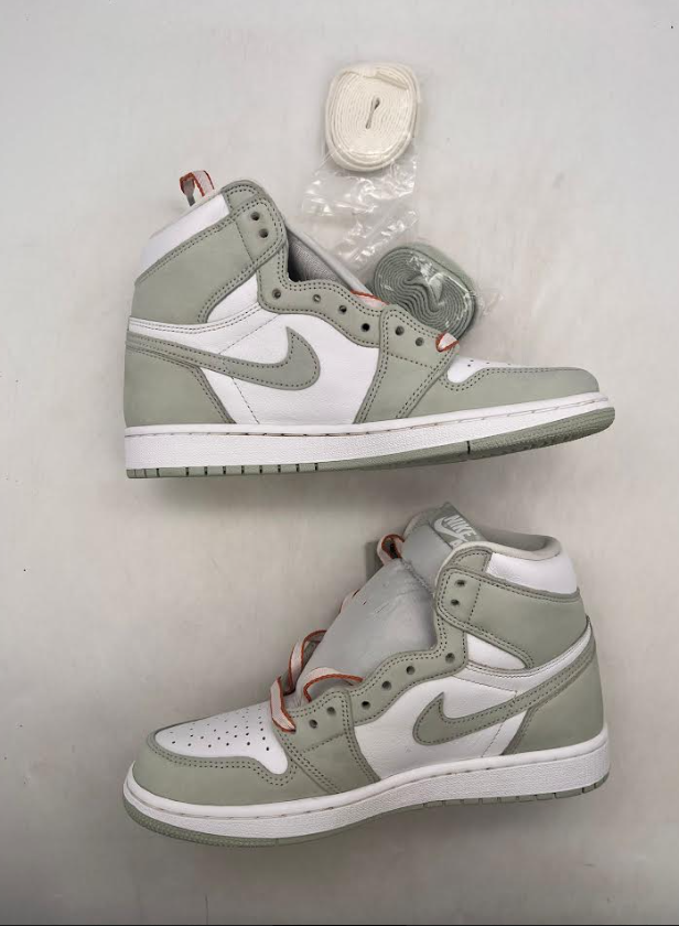 Air Jordan 1 Retro High OG WMNS 'Seafoam' (2021) photo 1