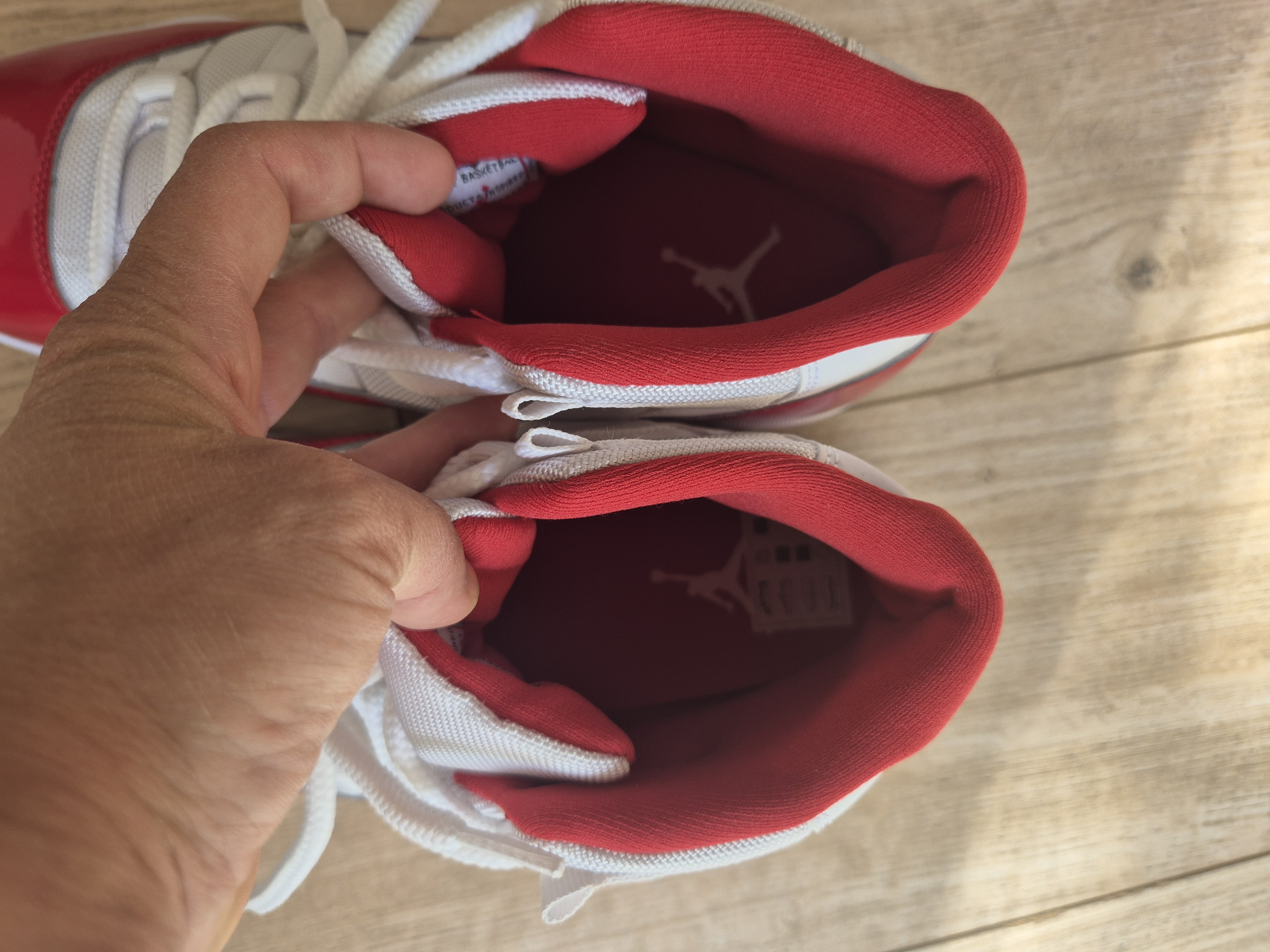 Air Jordan 11 'Cherry' (2022) photo 6
