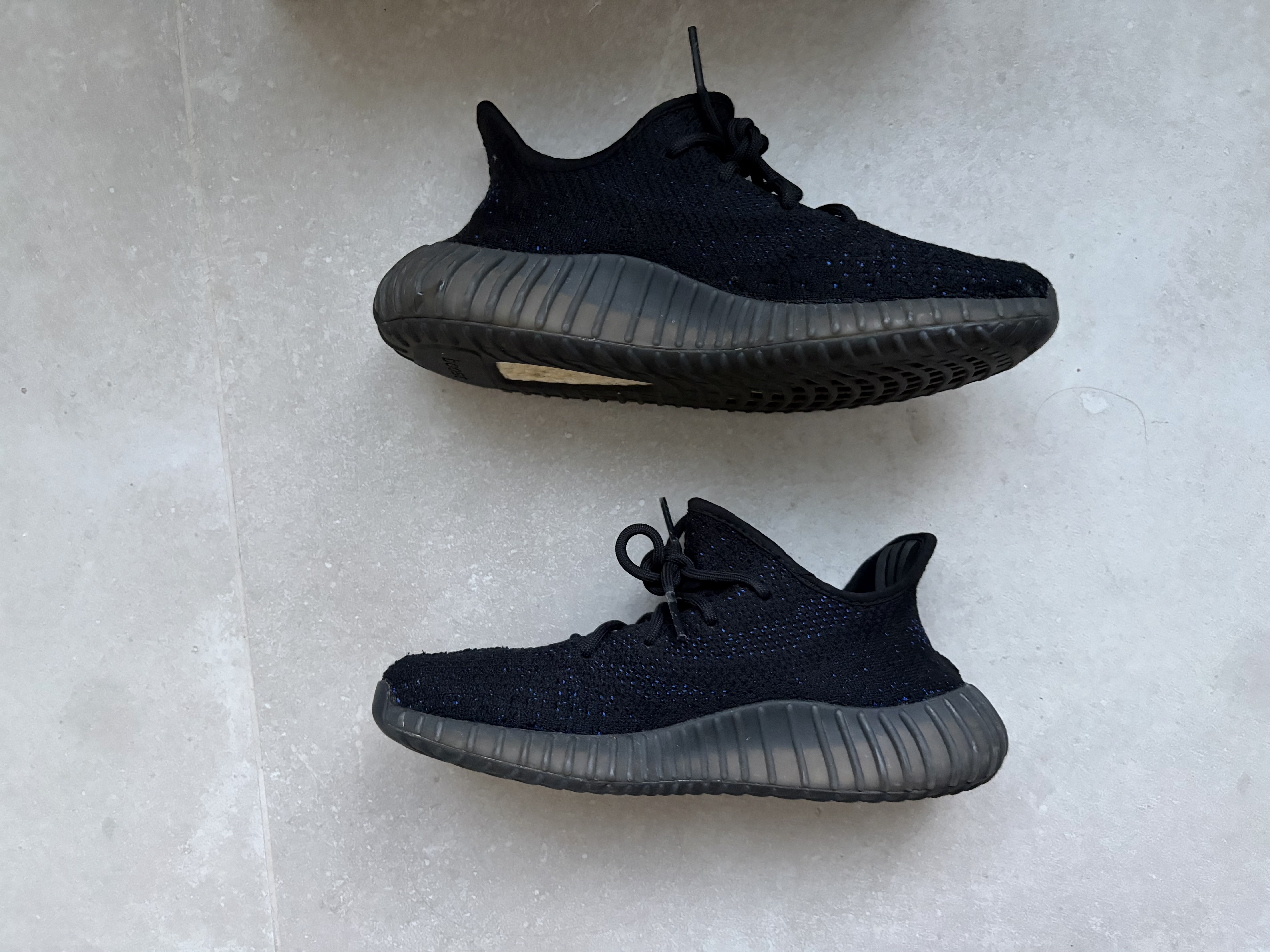 Yeezy Boost 350 V2 'Dazzling Blue' (2022) photo 2