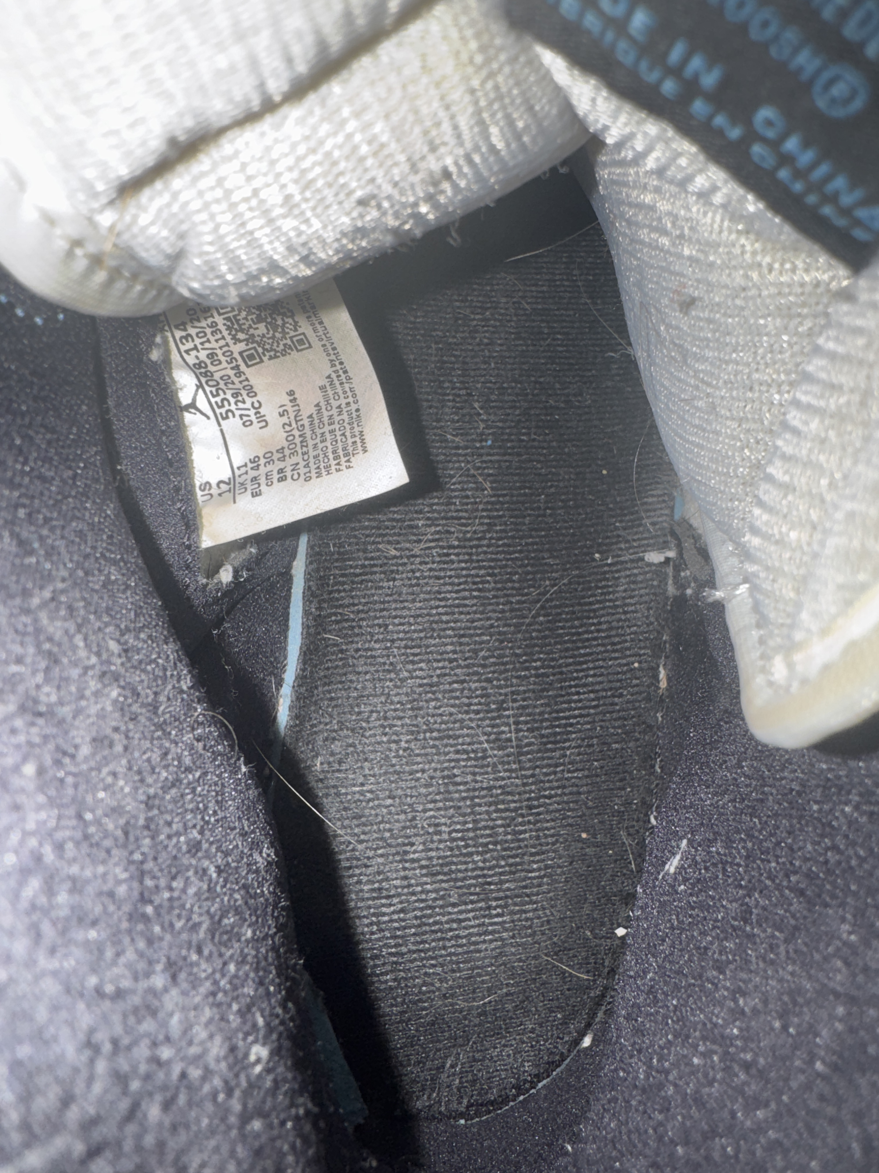 Air Jordan 1 Retro High 'White University Blue' (2021) photo 5