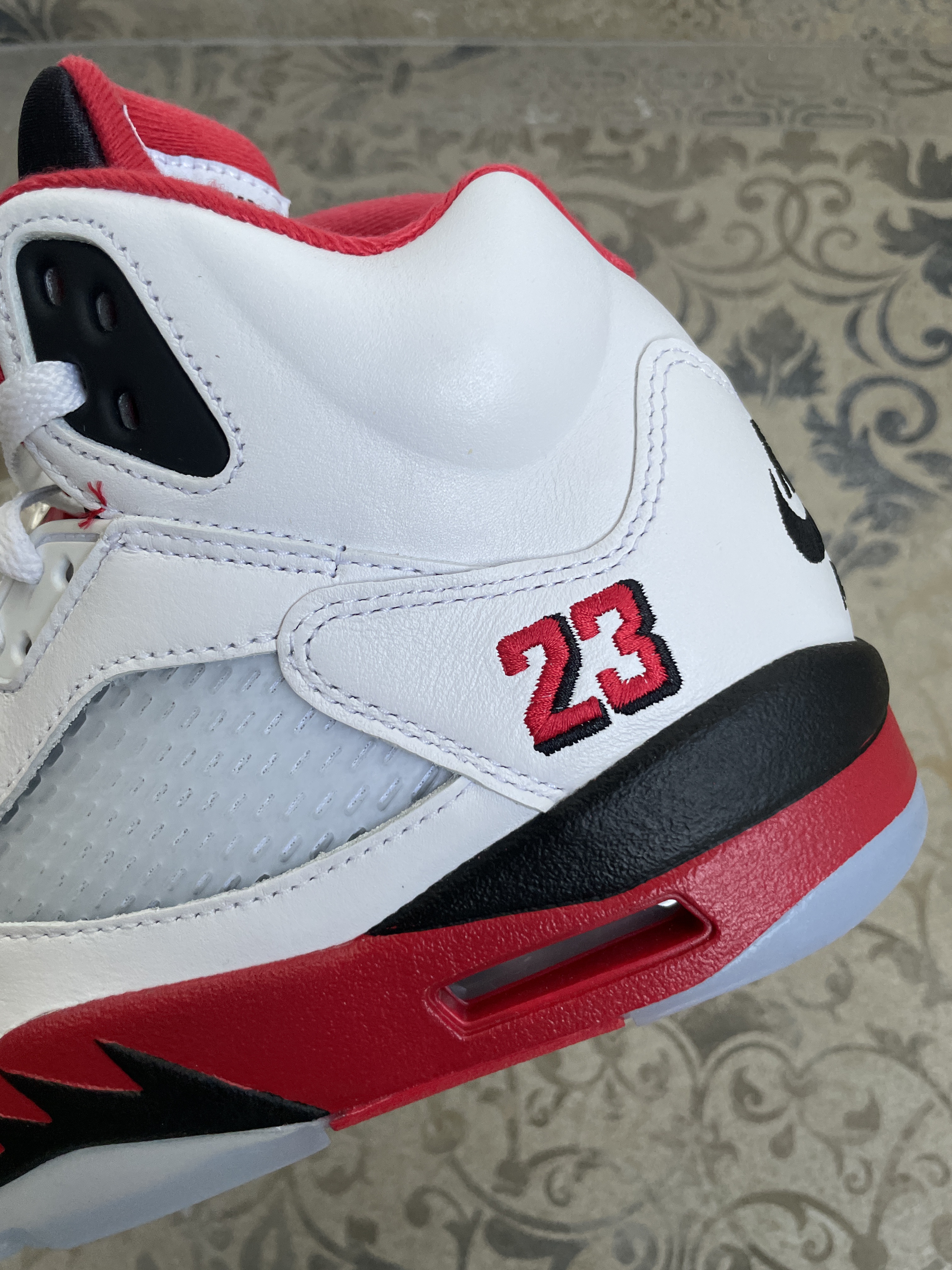 Air Jordan 5 OG 'Fire Red Black Tongue' (2025) photo 8