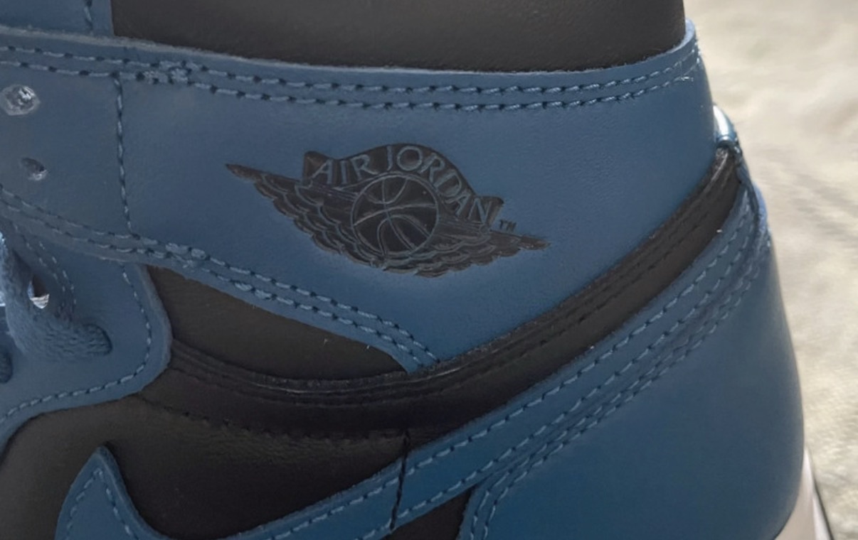 Air Jordan 1 Retro High OG 'Dark Marina Blue' (2022) photo 7