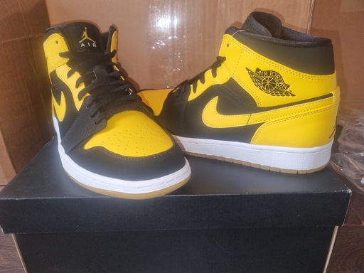 Air Jordan 1 Retro Mid New Love (2017)