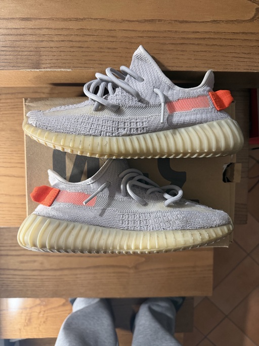 Yeezy Boost 350 V2 'Tail Light' (2020)