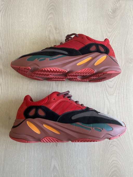 Yeezy Boost 700 Hi-Res Red (2022)