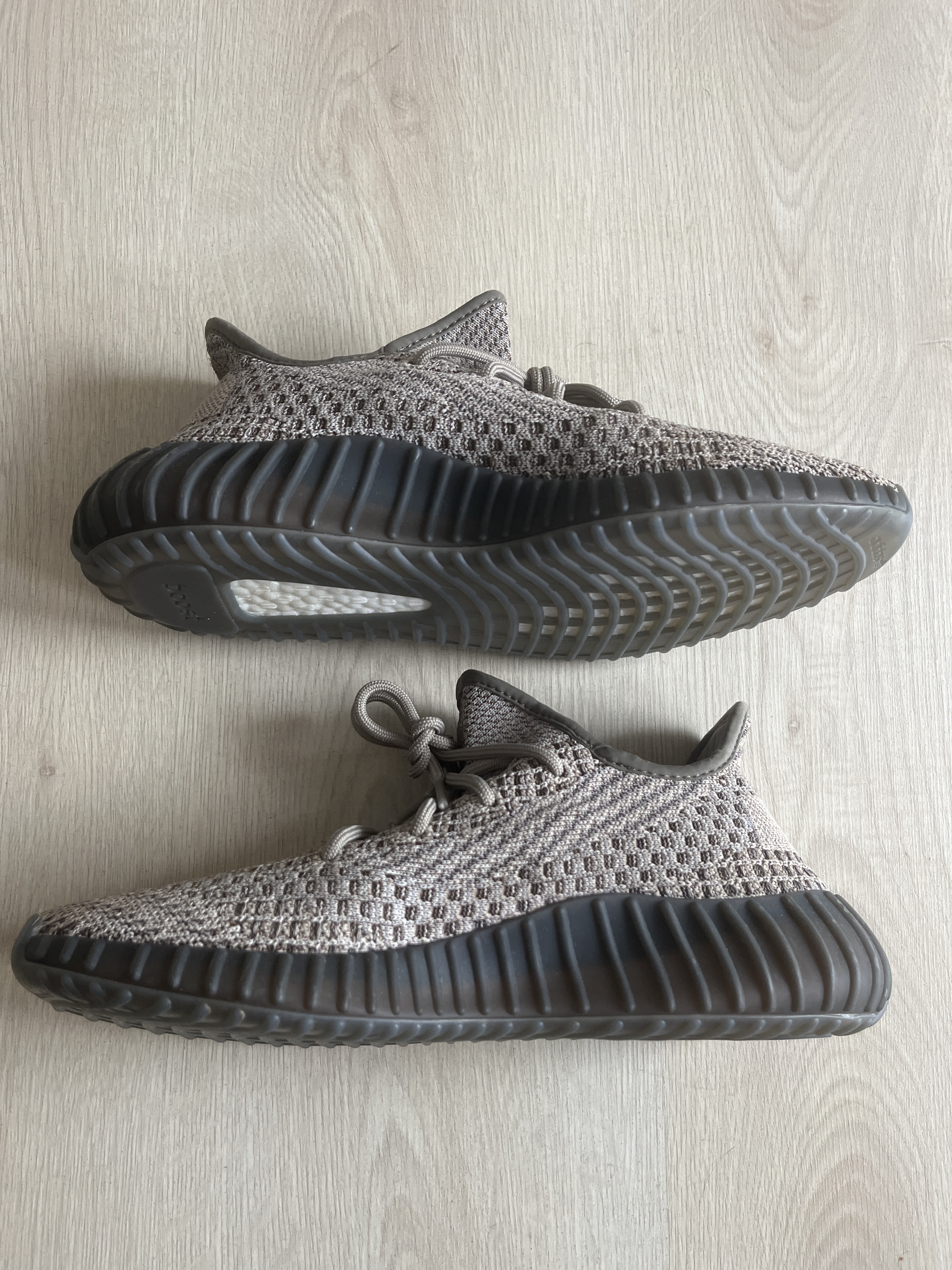 Yeezy Boost 350 V2 'Ash Stone' photo 2