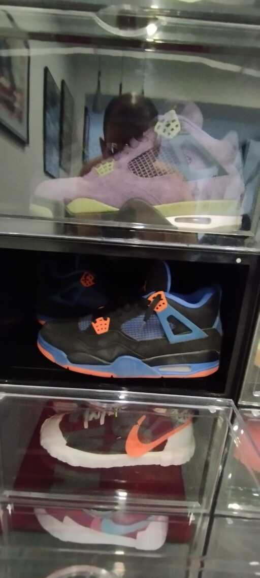 Air Jordan 4 Retro Cavs (2012)