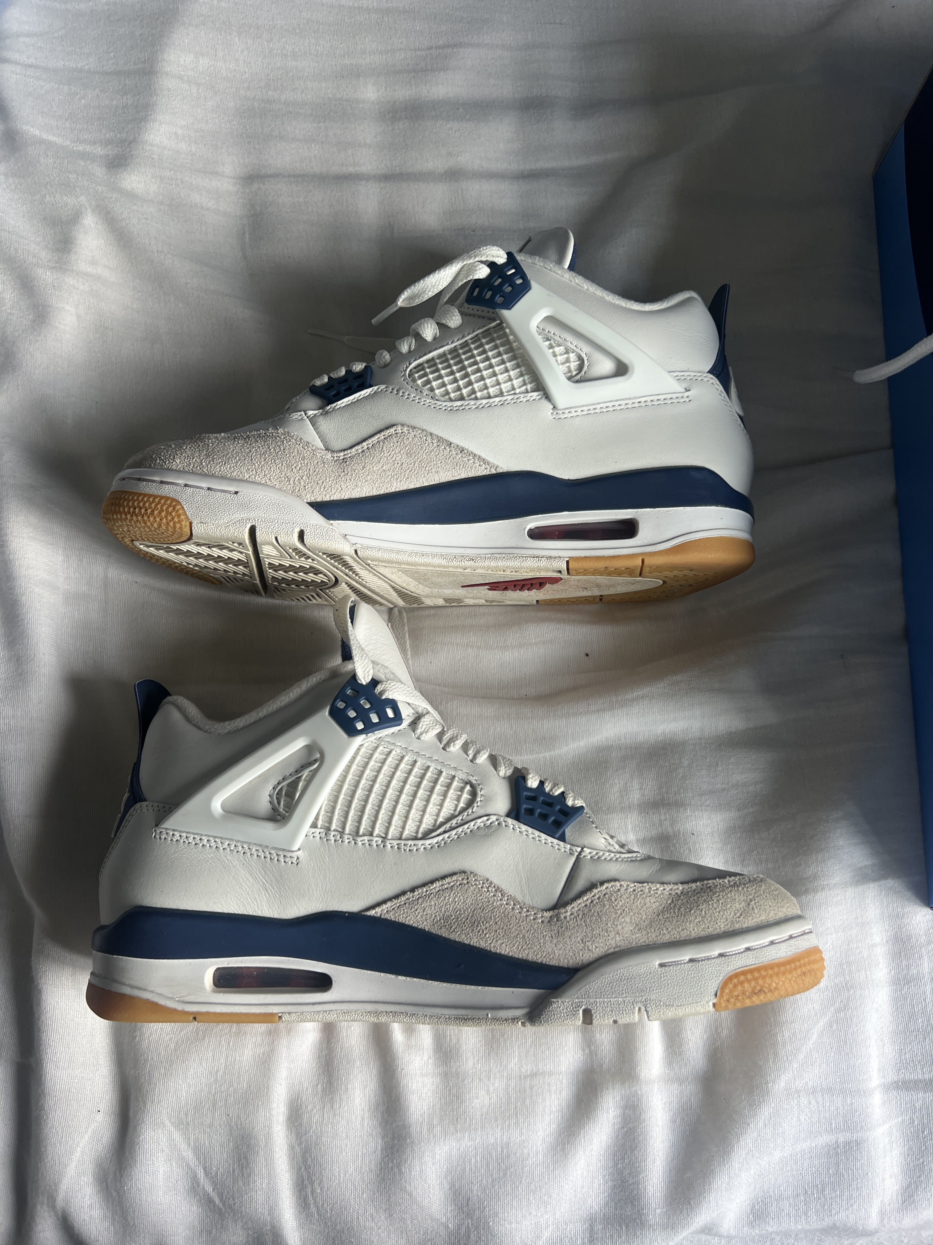 Nike SB x Air Jordan 4 'Navy' (2025) photo 2