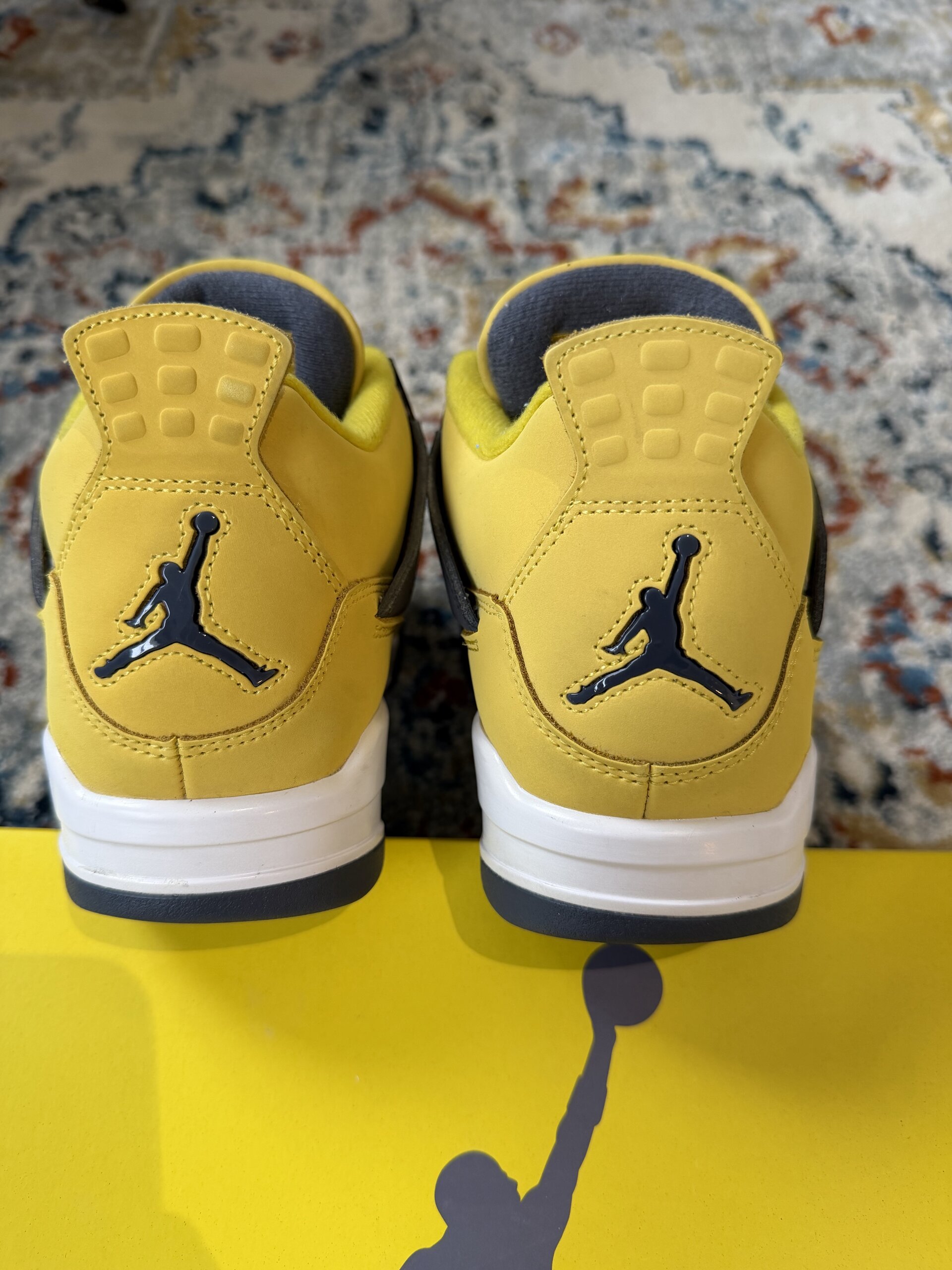 Air Jordan 4 Retro 'Lightning' (2021) photo 4