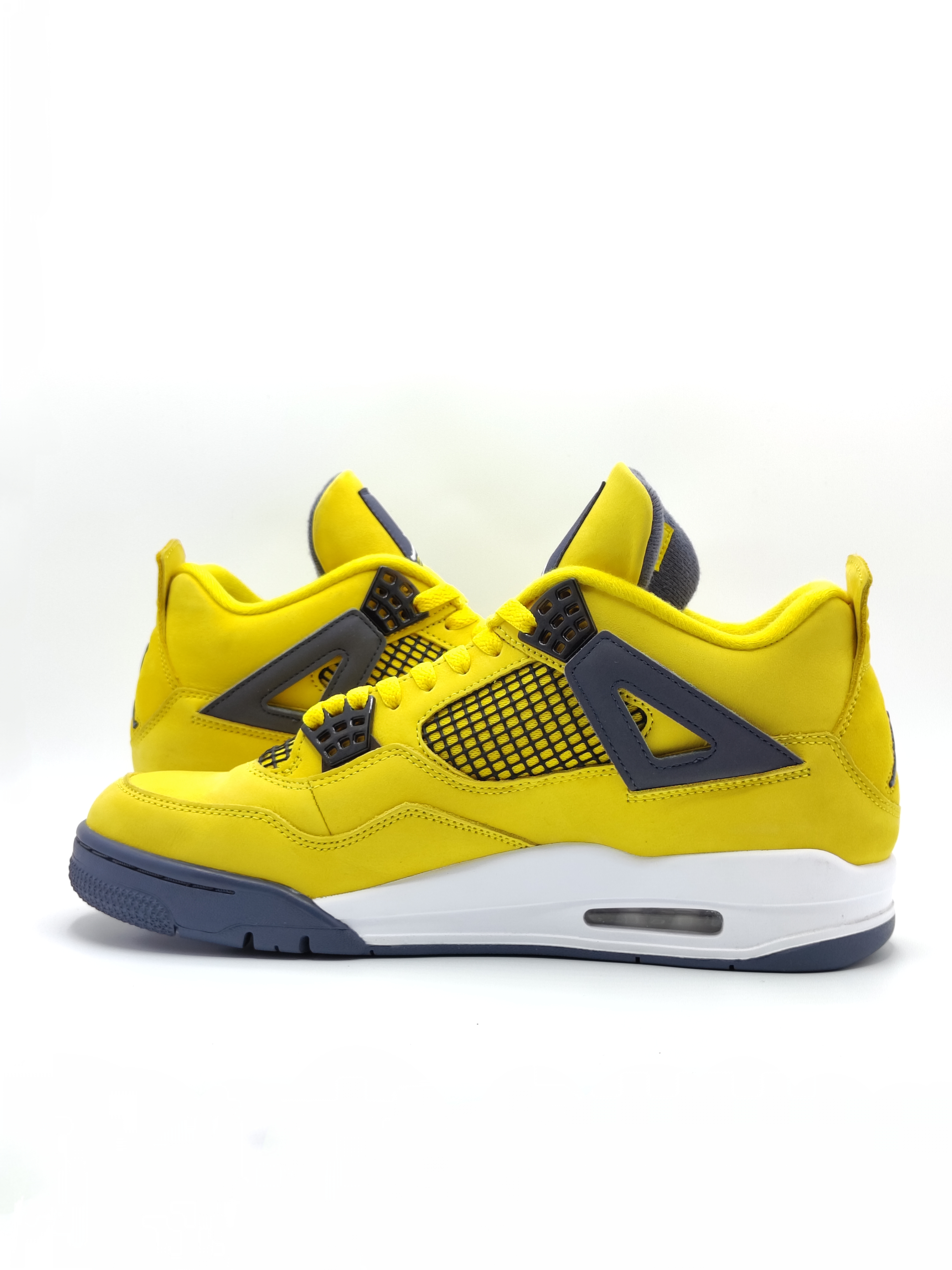 Air Jordan 4 Retro 'Lightning' (2021) photo 2