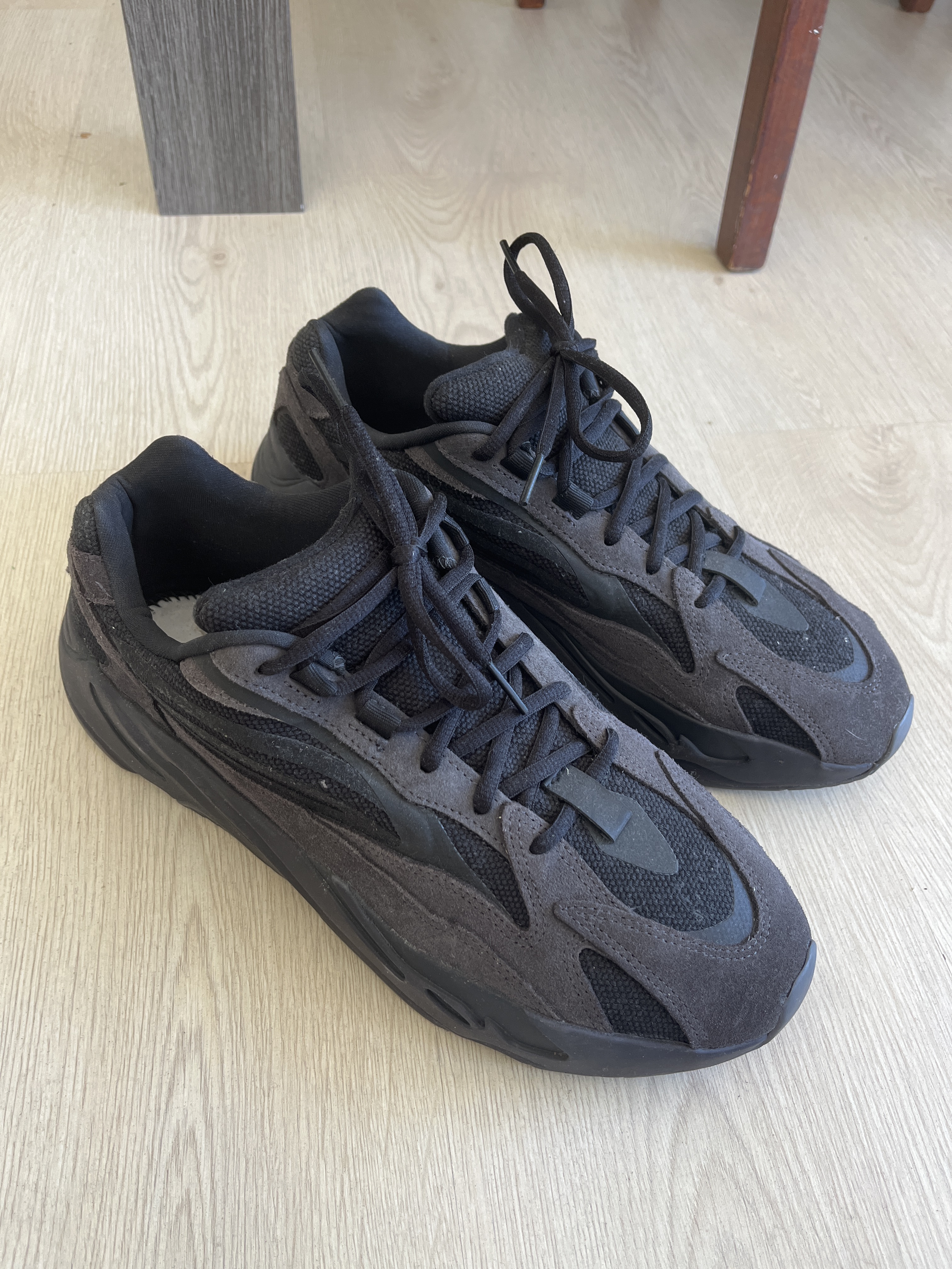 Yeezy Boost 700 V2 'Vanta' (2019) photo 7