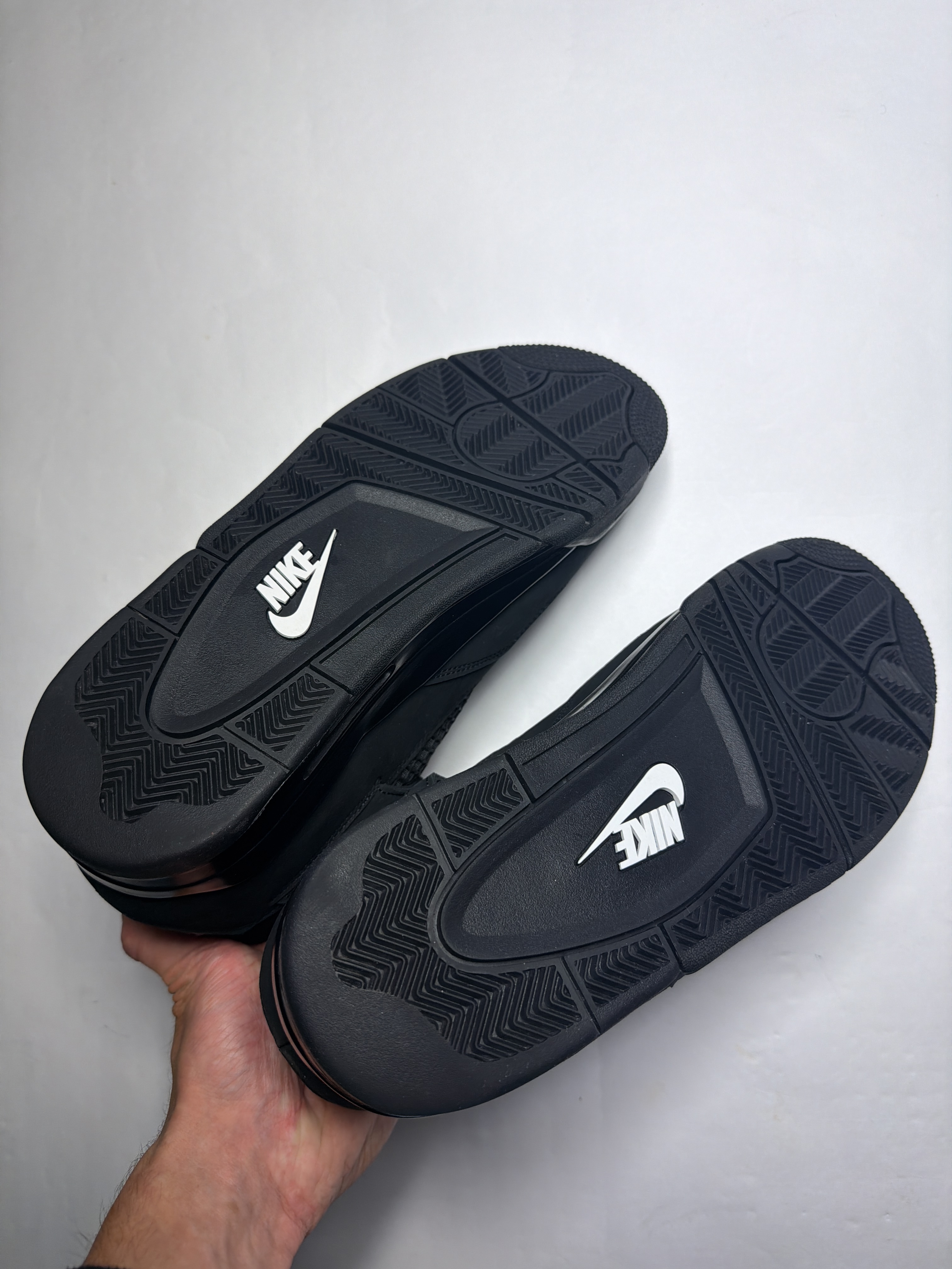Air Jordan 4 Retro 'Black Cat' (2025) photo 5