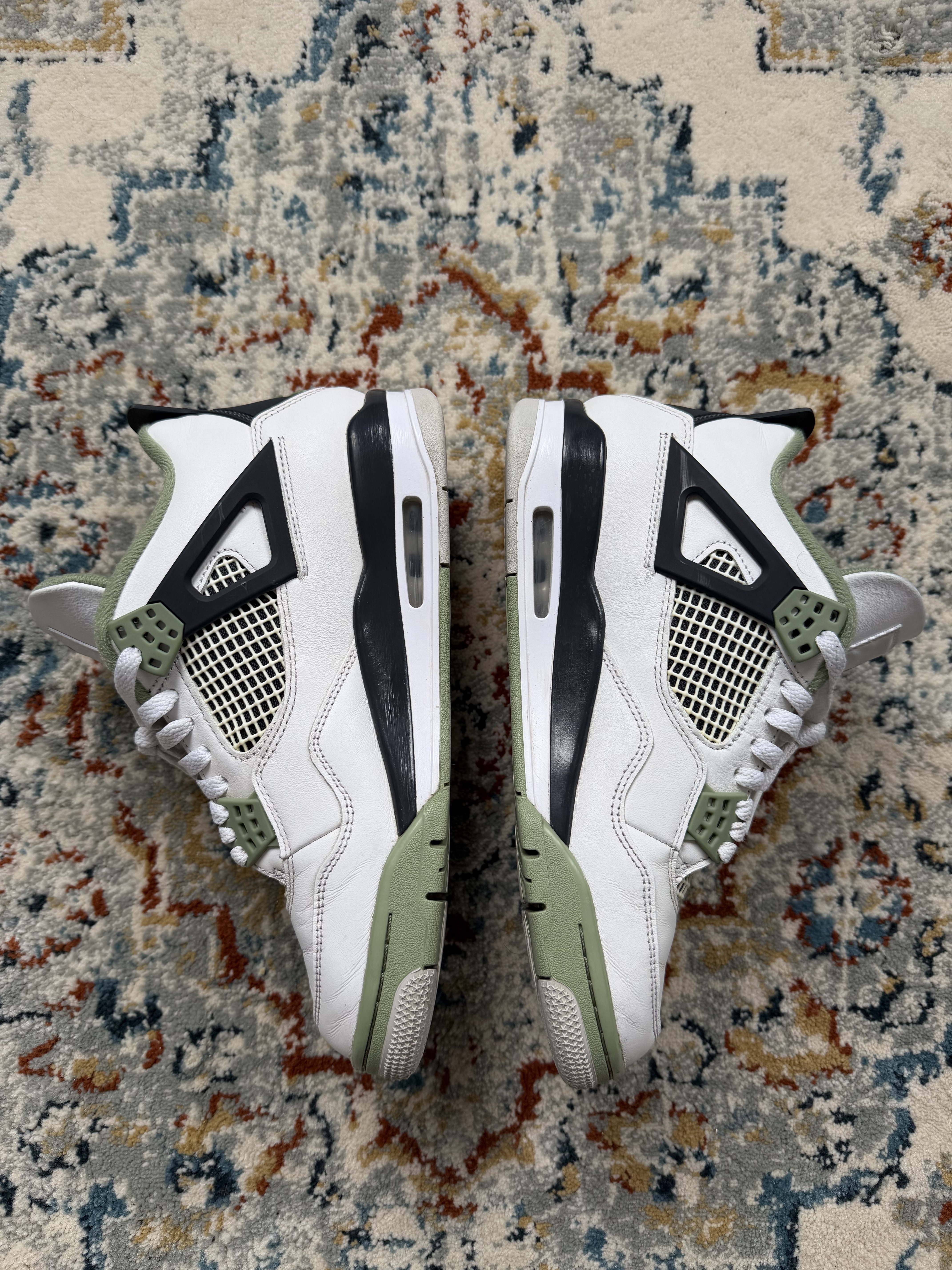 Air Jordan 4 WMNS 'Seafoam' (2023) photo 2