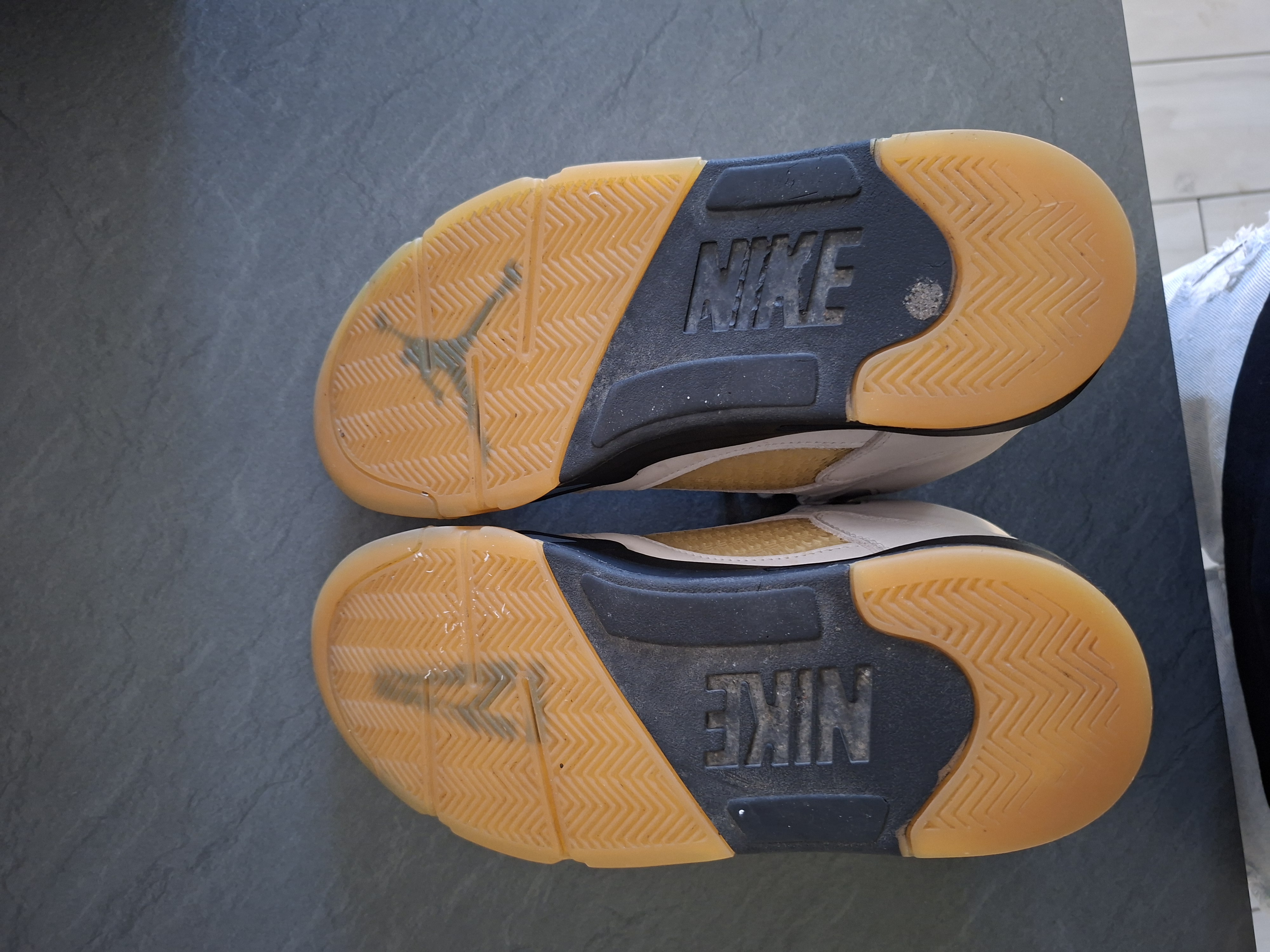 Air Jordan x A Ma Maniére 5 Retro WMNS 'Dawn' (2023) photo 5