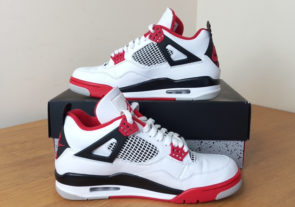 Air Jordan 4 Retro 'Fire Red' (2020) photo 2