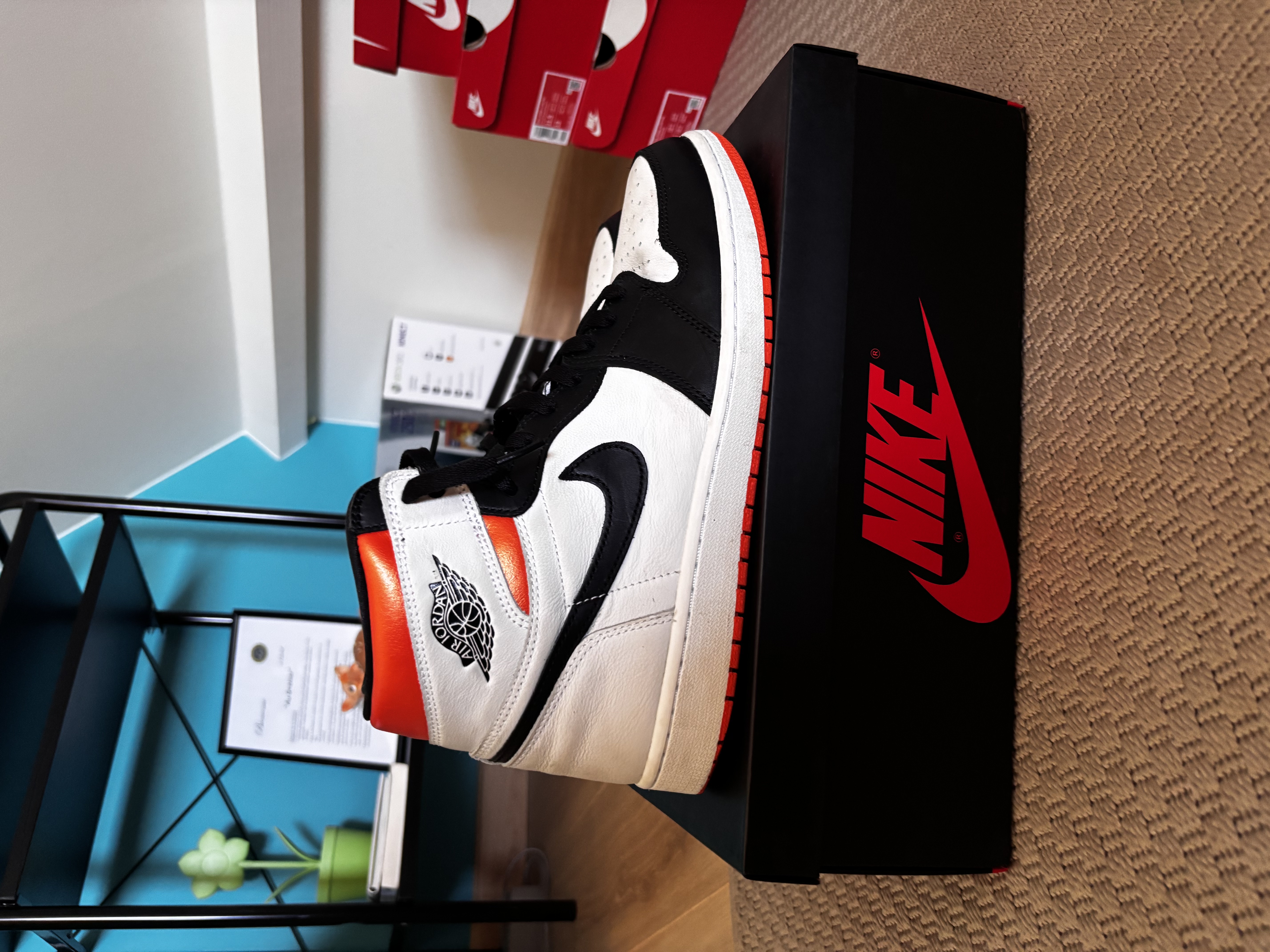 Air Jordan 1 Retro High 'Electro Orange' (2021) photo 2